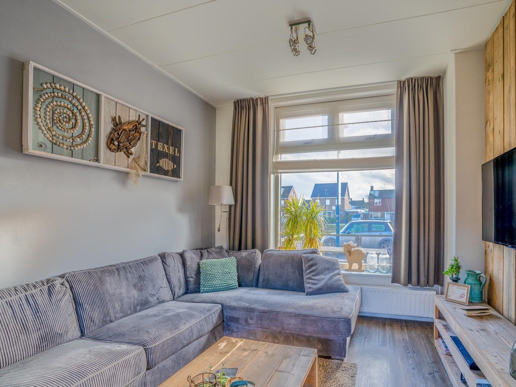 De woonkamer van Brink 24 - De Bosruiter in De Koog