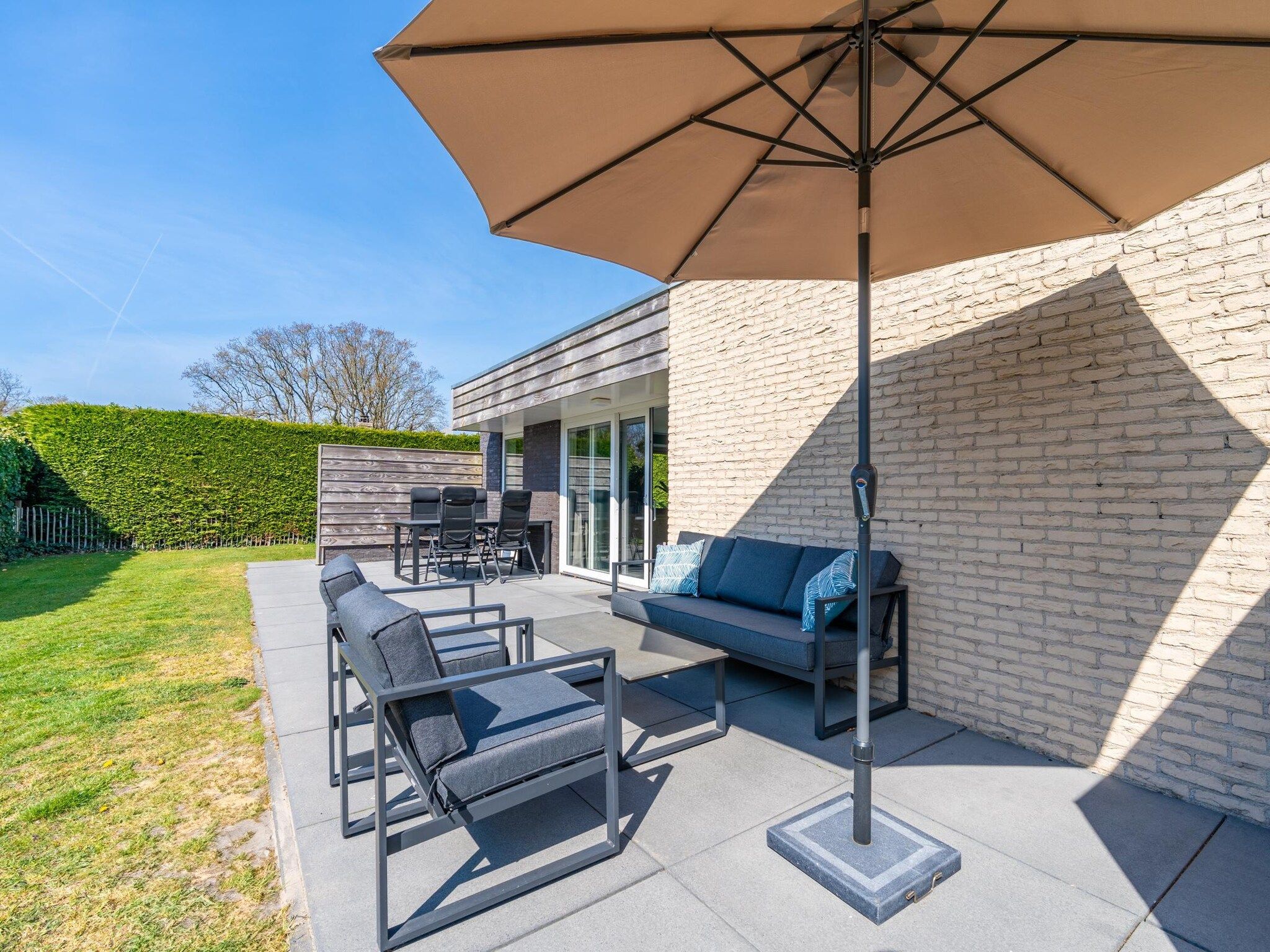 Het terras van Hoogelandt 90a in De Koog