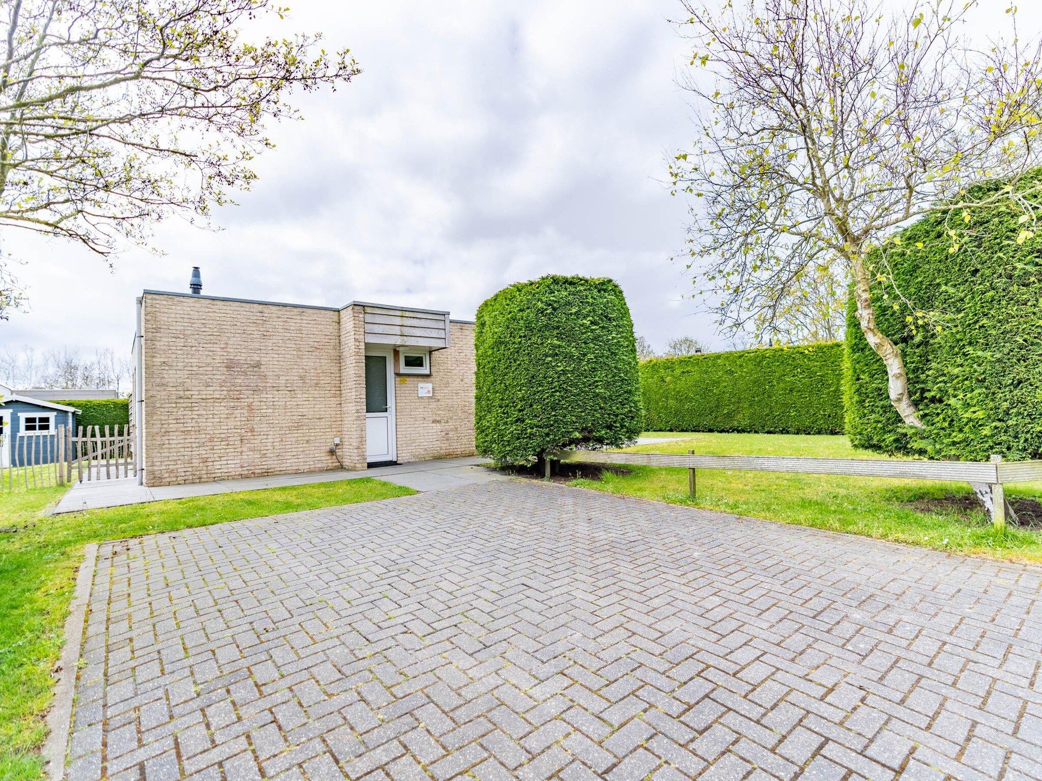 De buitenkant van Hoogelandt 90a in De Koog