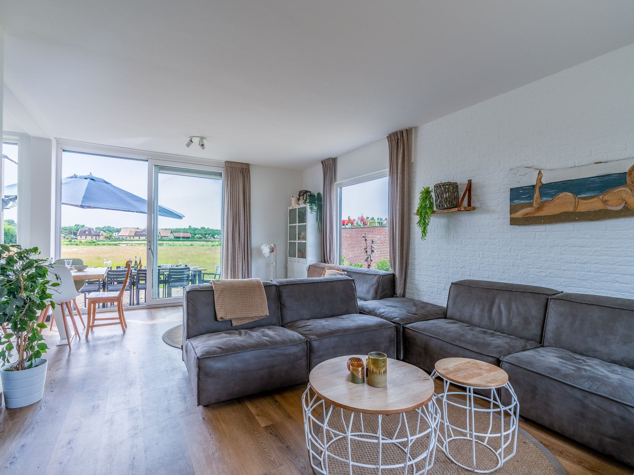 De woonkamer van Orchismient 17 in De Koog