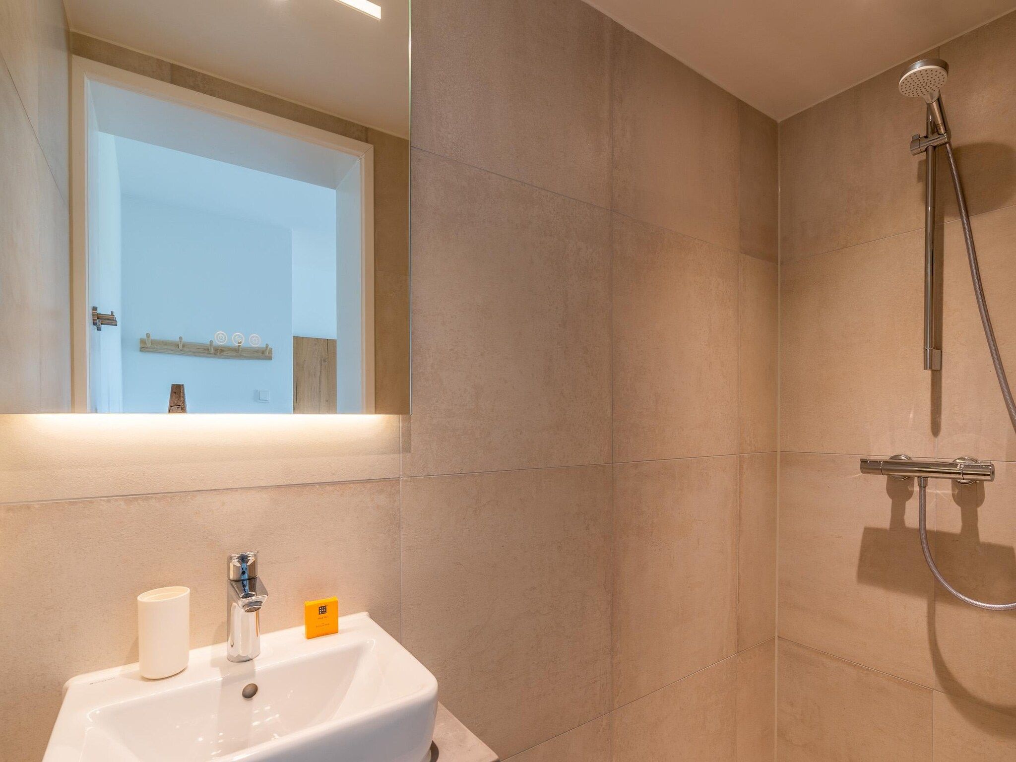 De badkamer van Orchismient 17 in De Koog