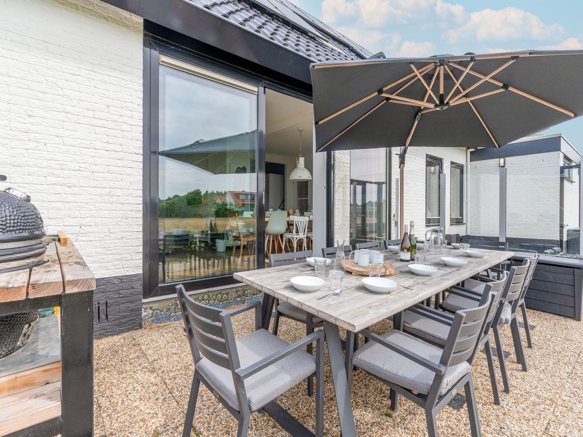 Het terras van Orchismient 17 in De Koog