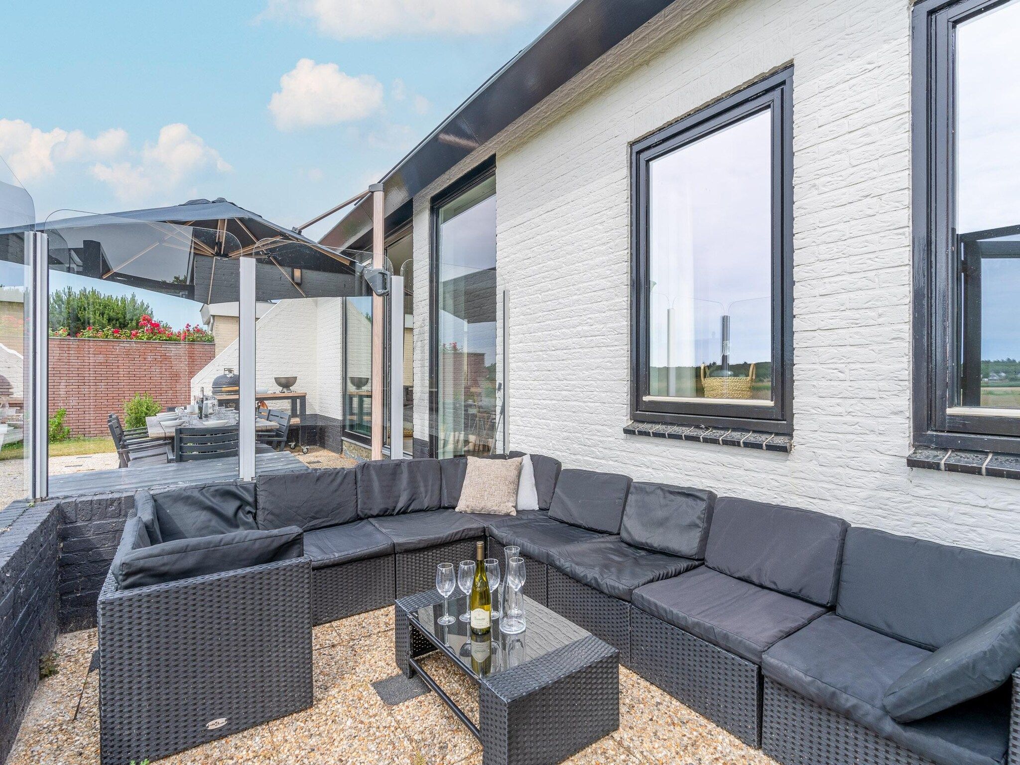 Het terras van Orchismient 17 in De Koog