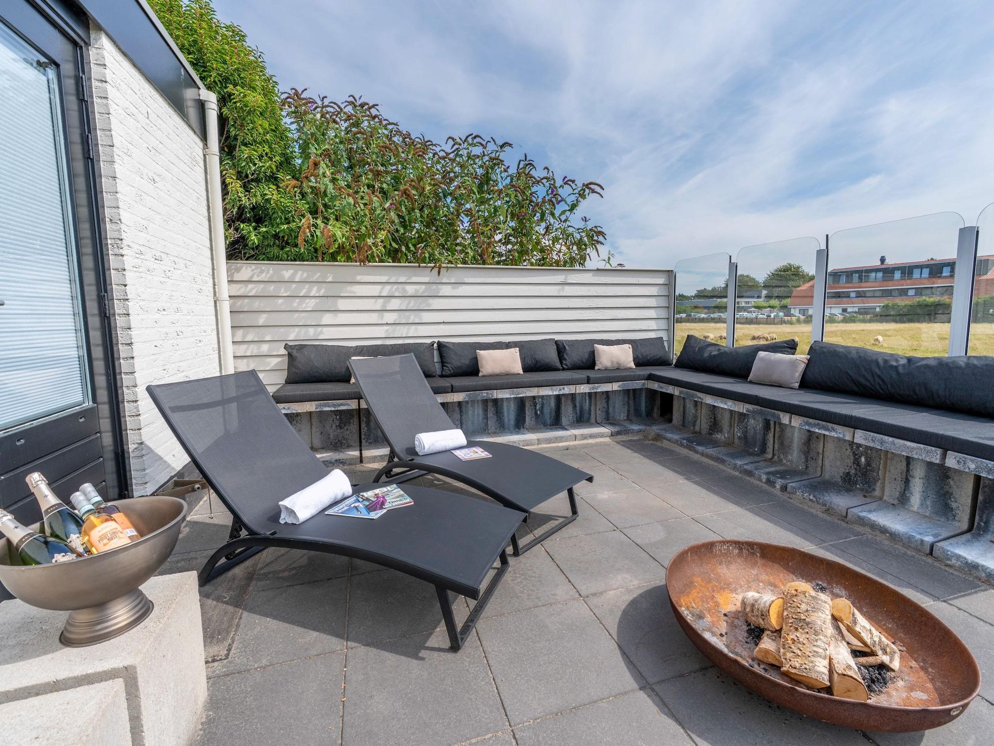 Het terras van Orchismient 17 in De Koog