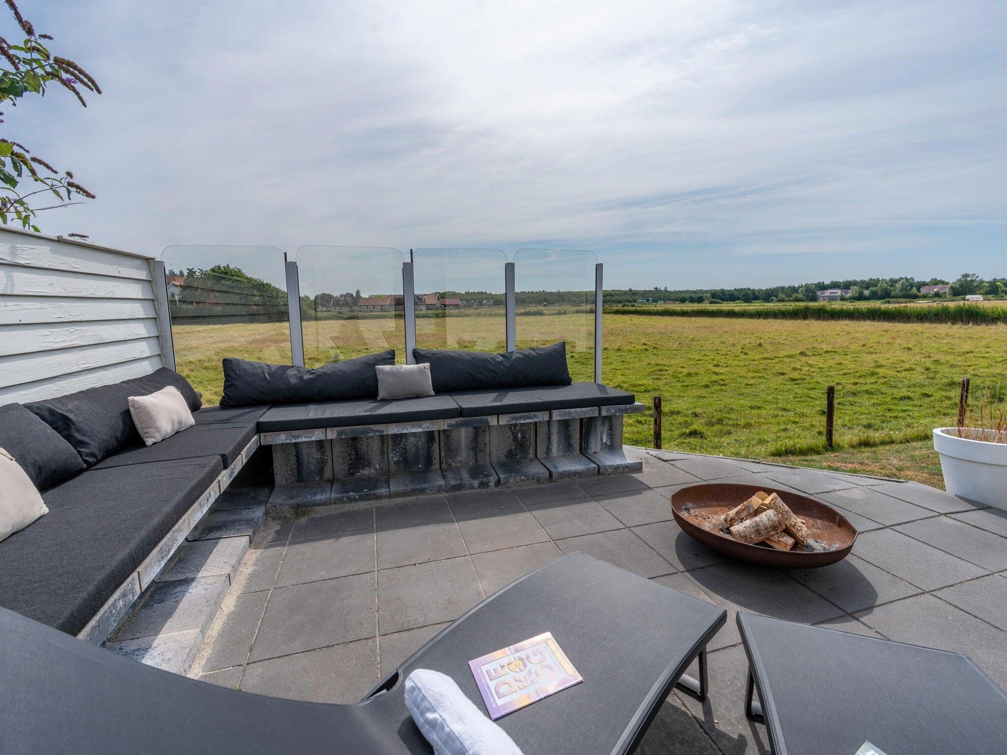 Het terras van Orchismient 17 in De Koog