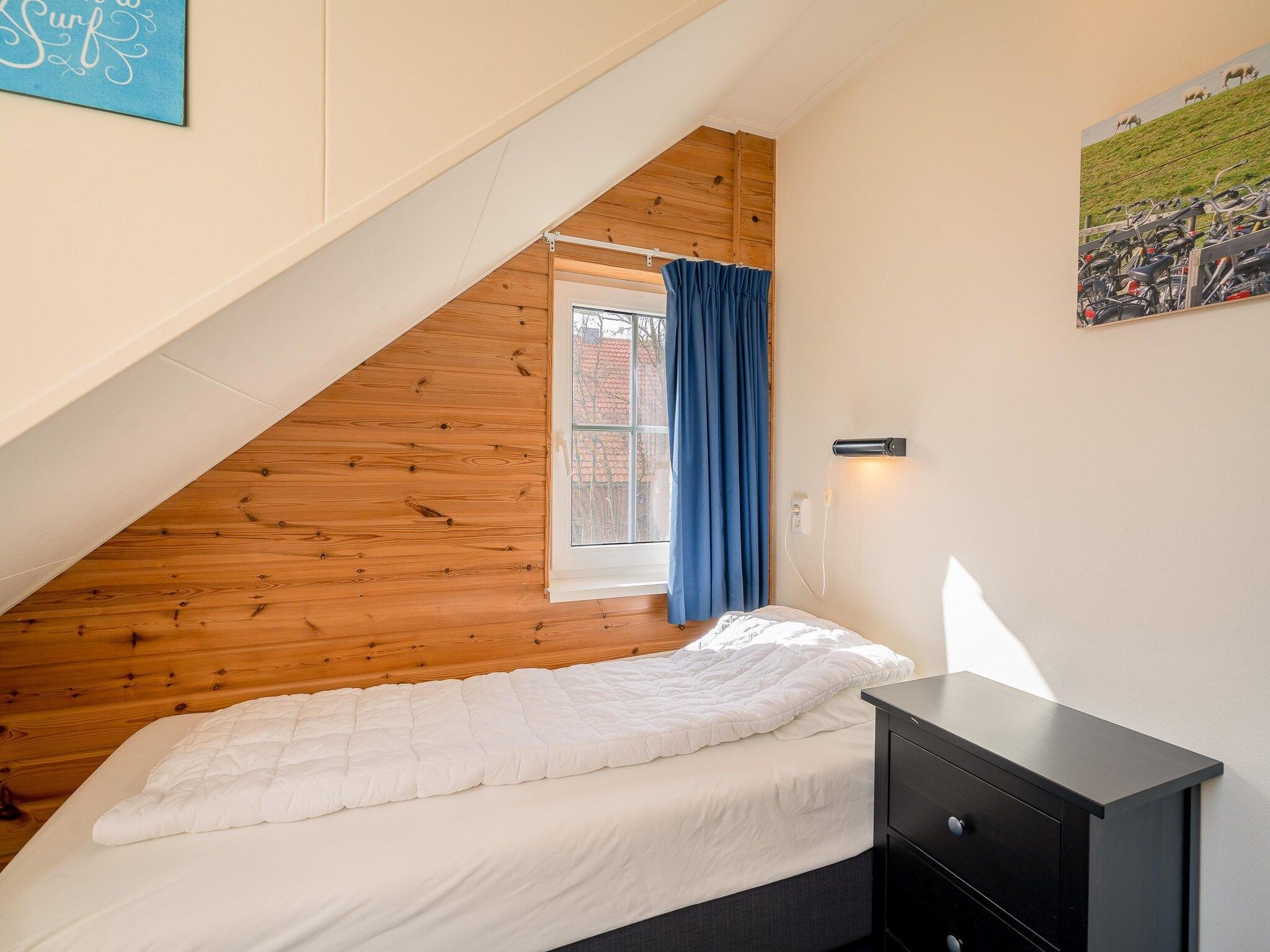 Een slaapkamer van De Annabella 13- De Tjiftjaf in De Koog