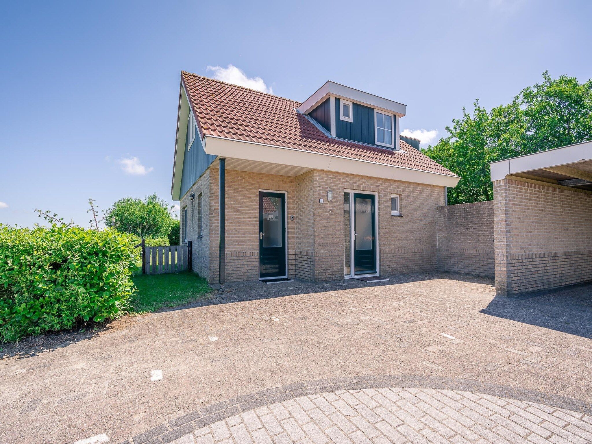 De buitenkant van De Annabella 11- De Zandhaas in De Koog