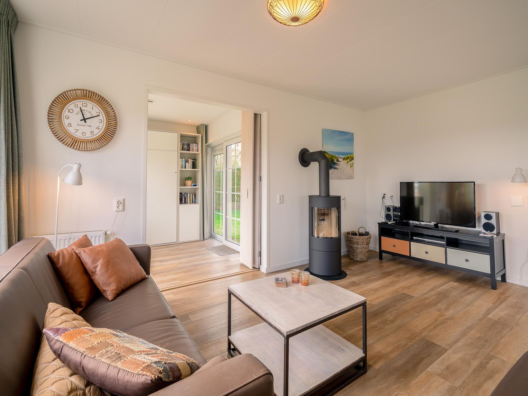 De woonkamer van De Annabella 11- De Zandhaas in De Koog