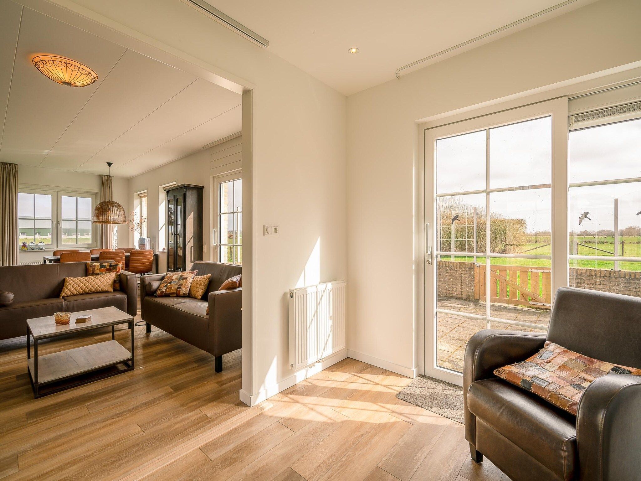 De woonkamer van De Annabella 11- De Zandhaas in De Koog