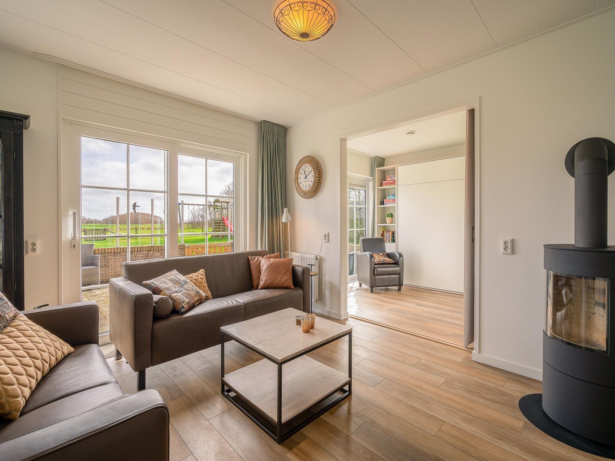 De woonkamer van De Annabella 11- De Zandhaas in De Koog