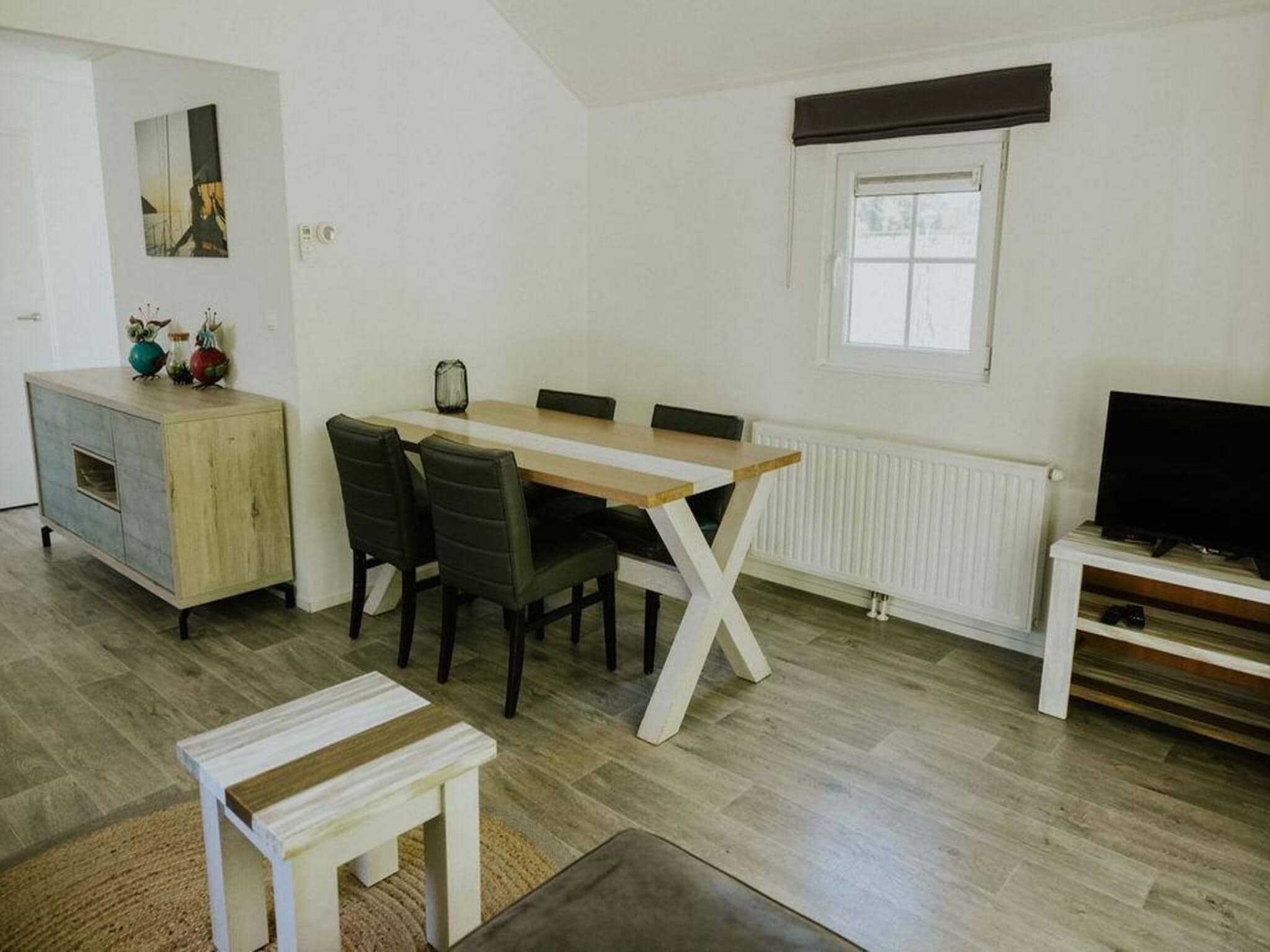 De eetkamer van Boslodge l 4 persons in Balkbrug