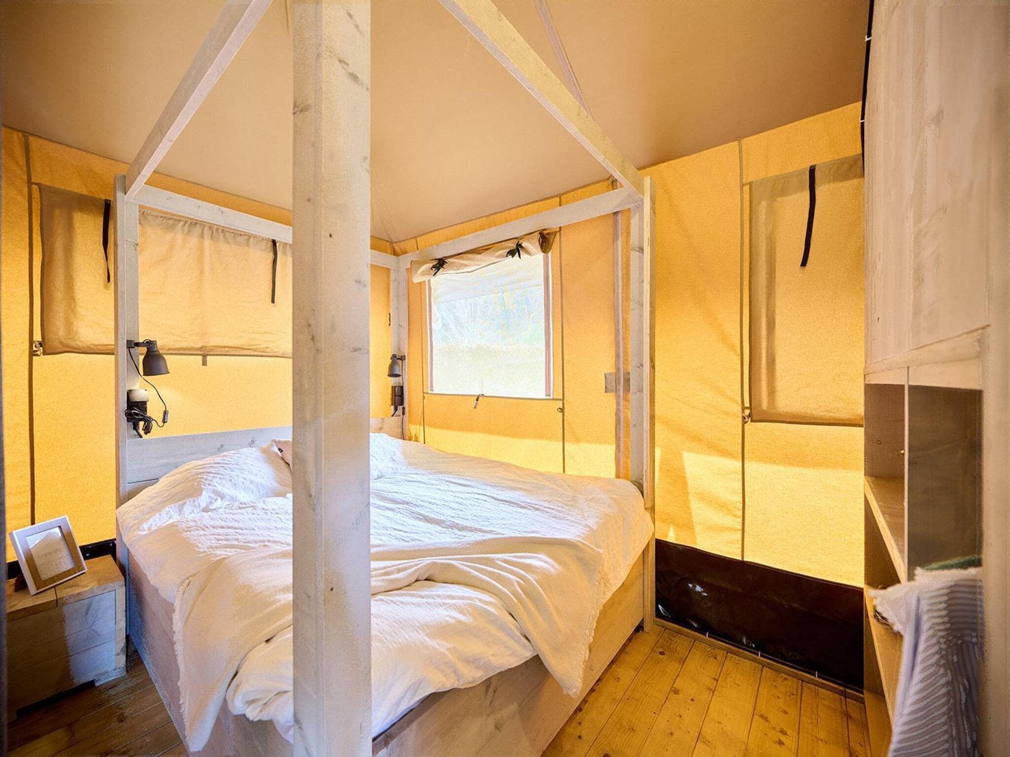 Een slaapkamer van Safaritent | 6 persoons in Balkbrug