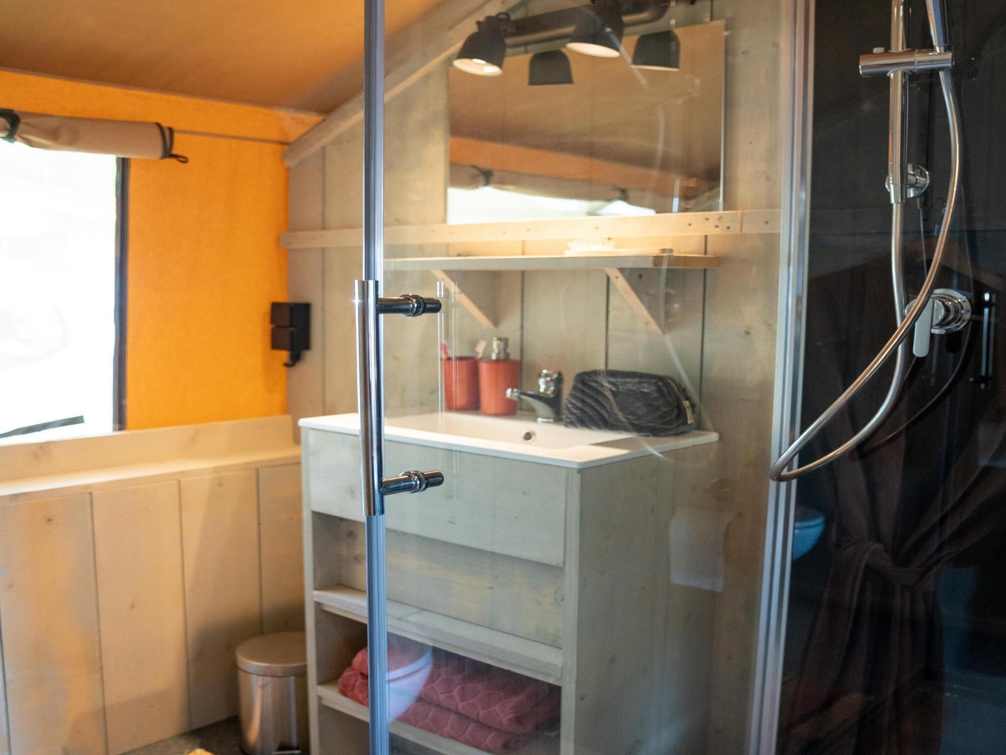 De badkamer van Ranger lodge | 6 persoons in Balkbrug