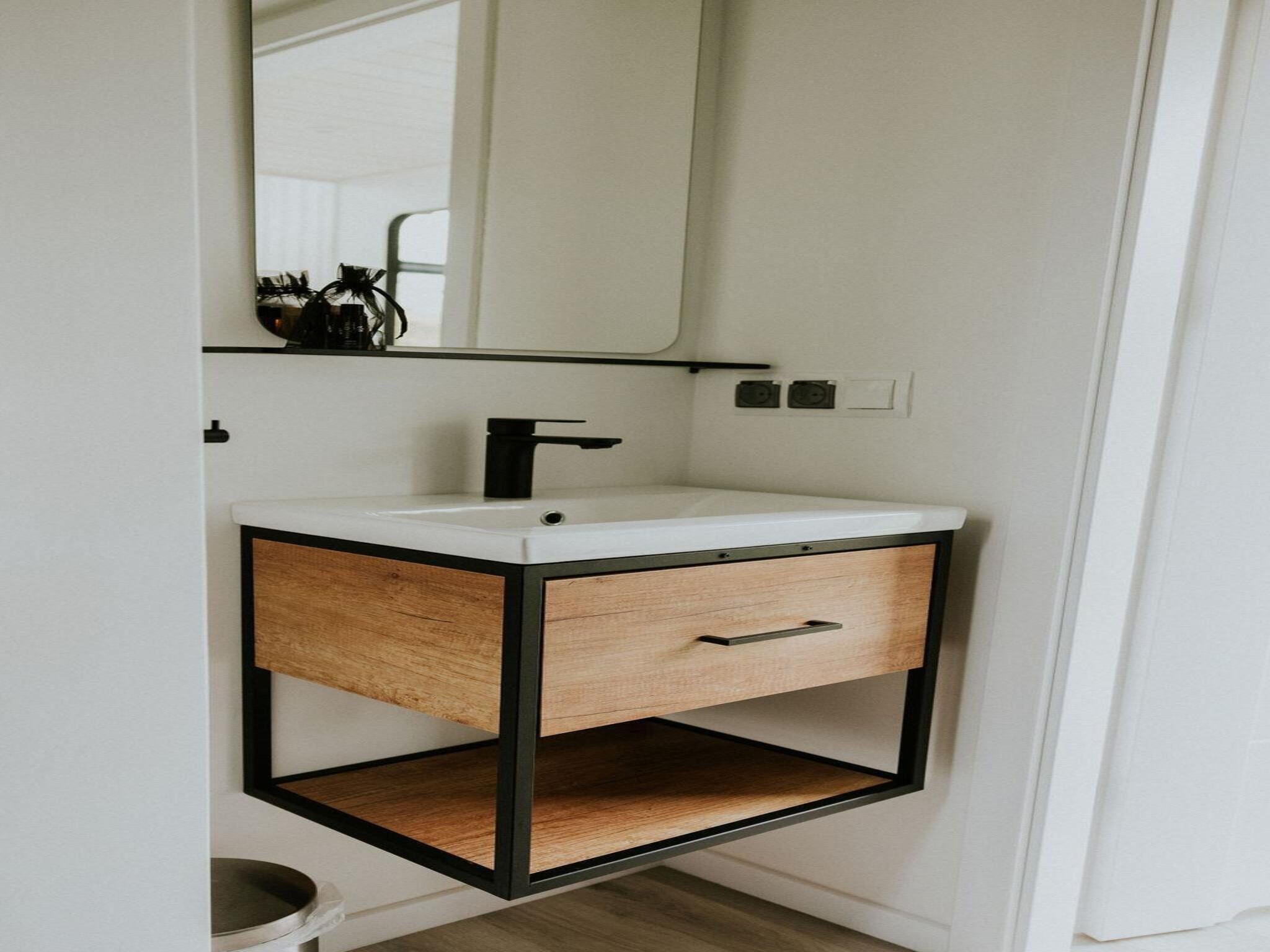 De badkamer van Tiny house XL | 2-4 persoons in Balkbrug