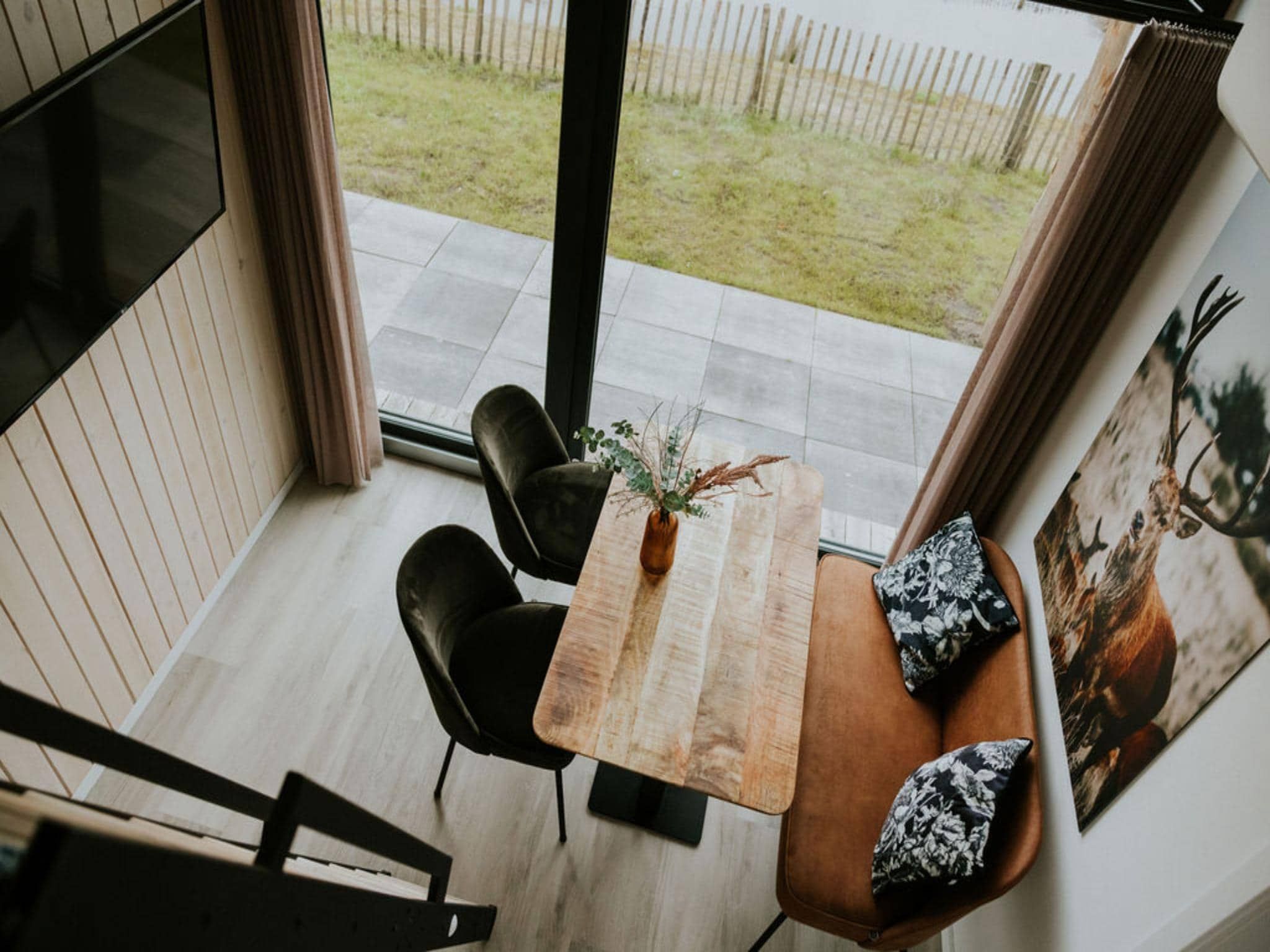 De eetkamer van Tiny house XL | 2-4 persoons in Balkbrug