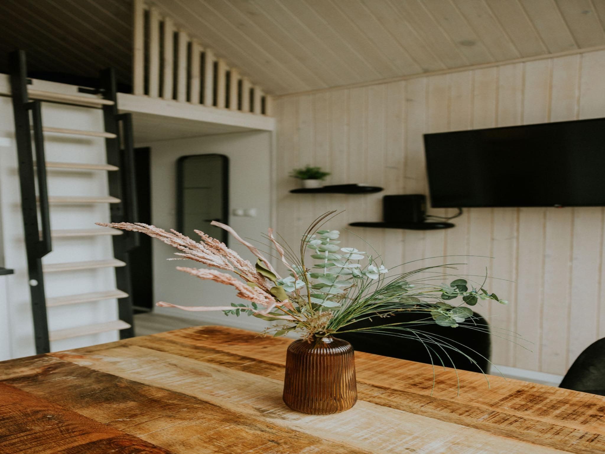 De woonkamer van Tiny house XL | 2-4 persoons in Balkbrug