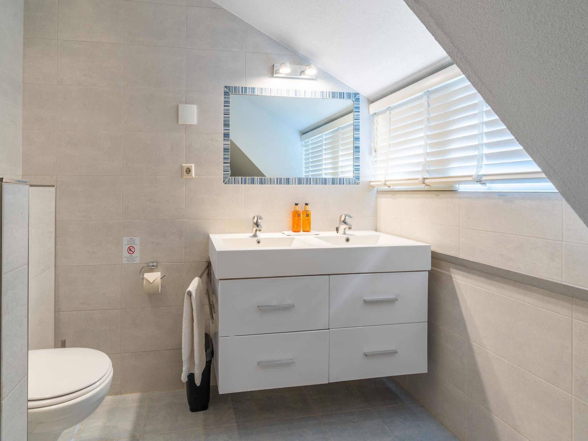 De badkamer van Tempelierweg 22 in Den Burg