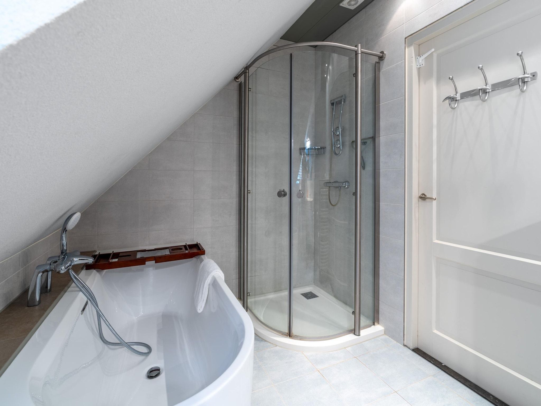 De badkamer van Tempelierweg 22 in Den Burg