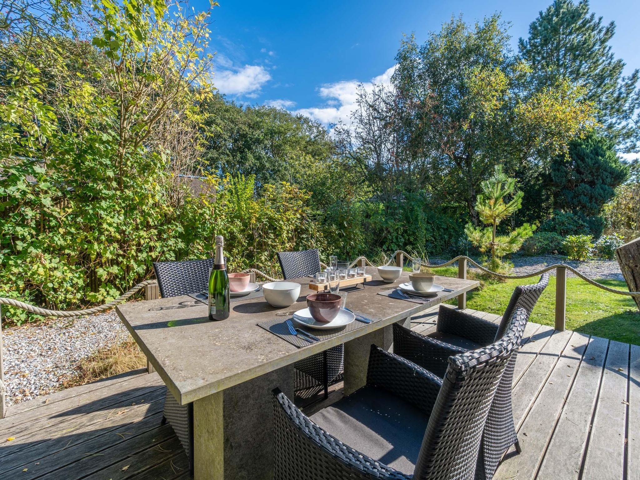 Het terras van Tempelierweg 22 in Den Burg