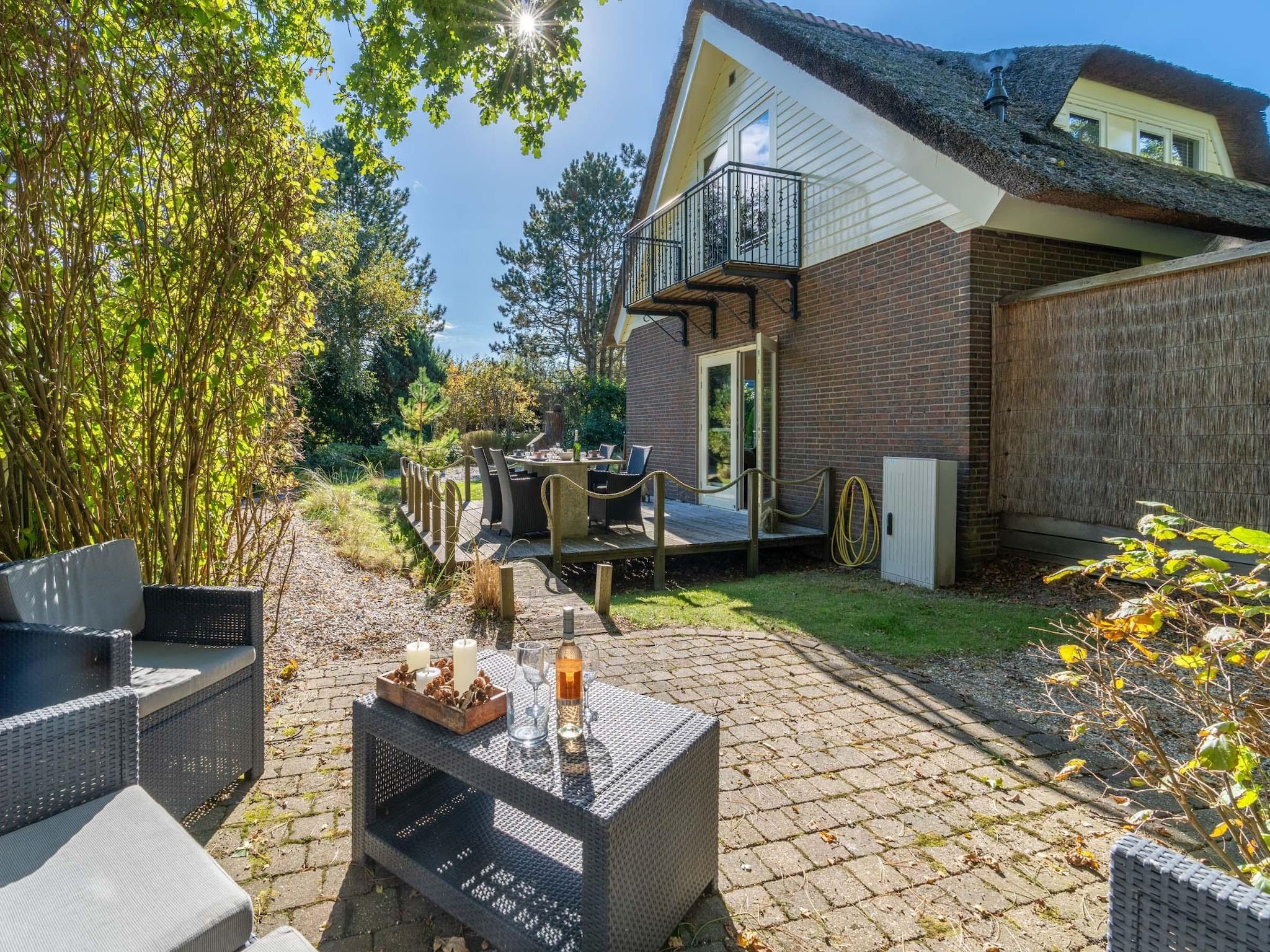 De tuin van Tempelierweg 22 in Den Burg