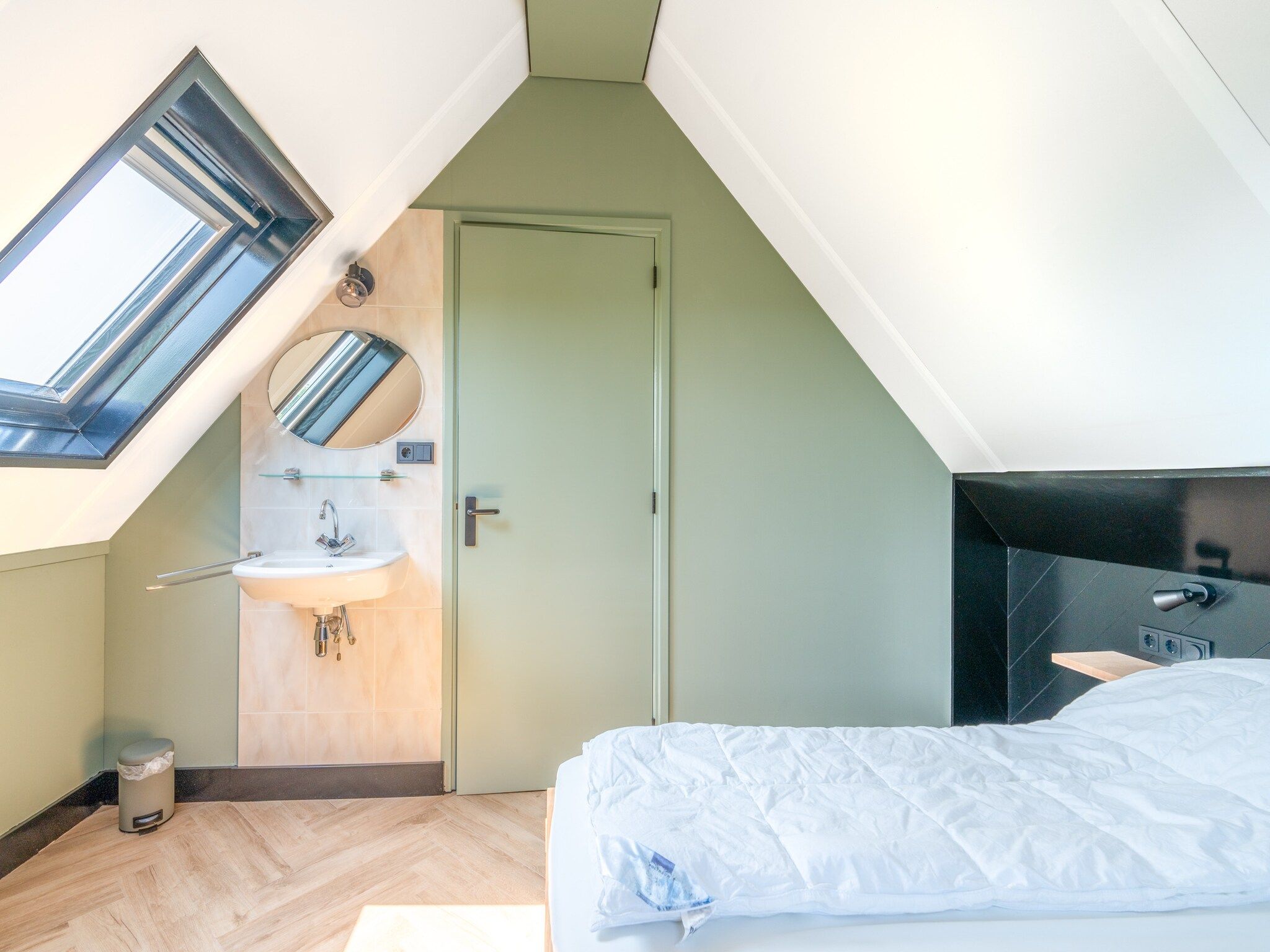 Een slaapkamer van Postweg 50 in De Cocksdorp