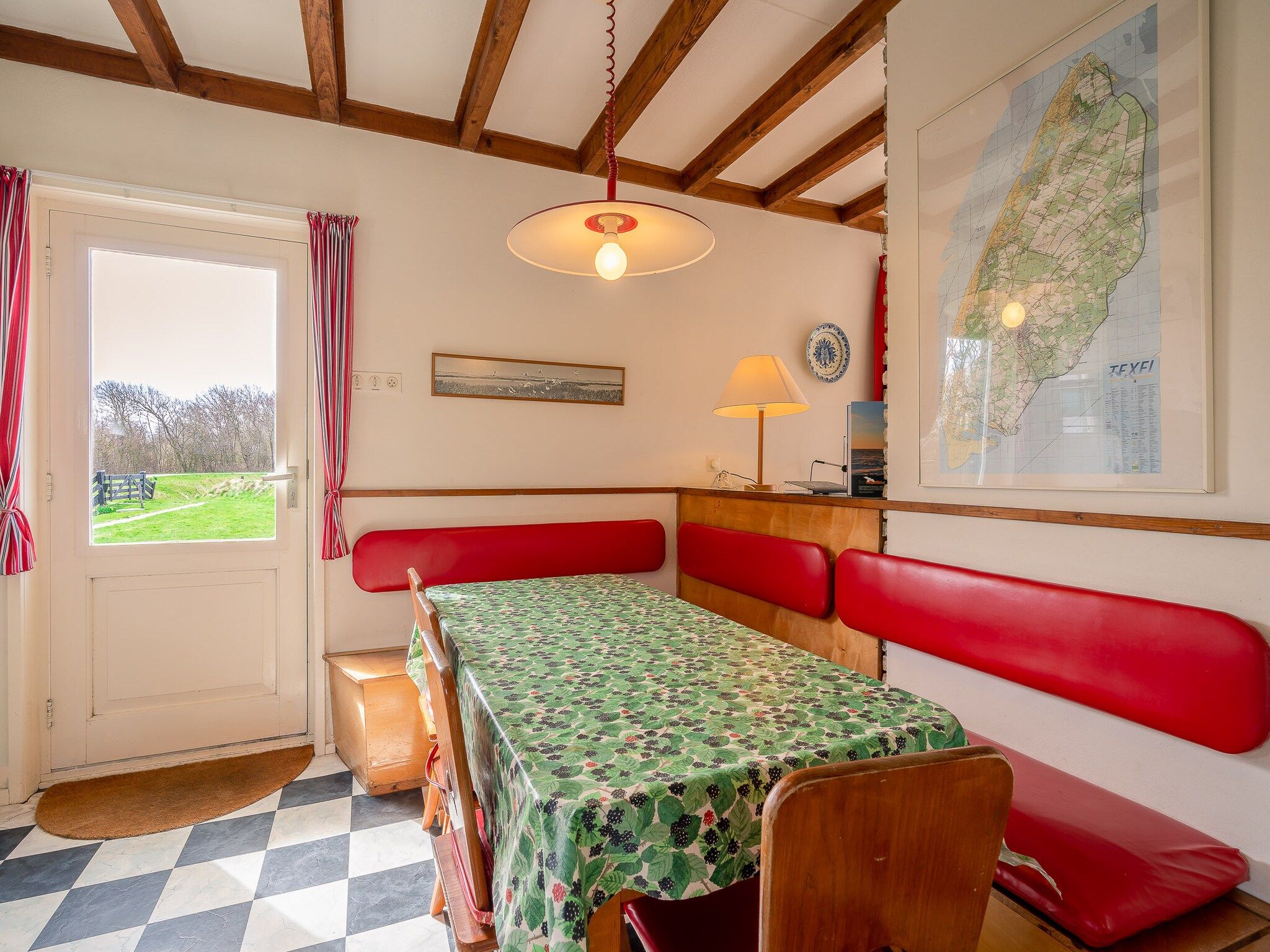 De eetkamer van De Boet Waalenburg in De Koog