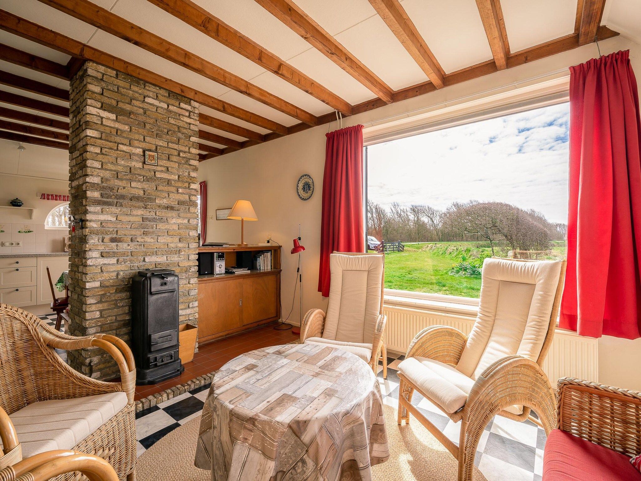 De woonkamer van De Boet Waalenburg in De Koog