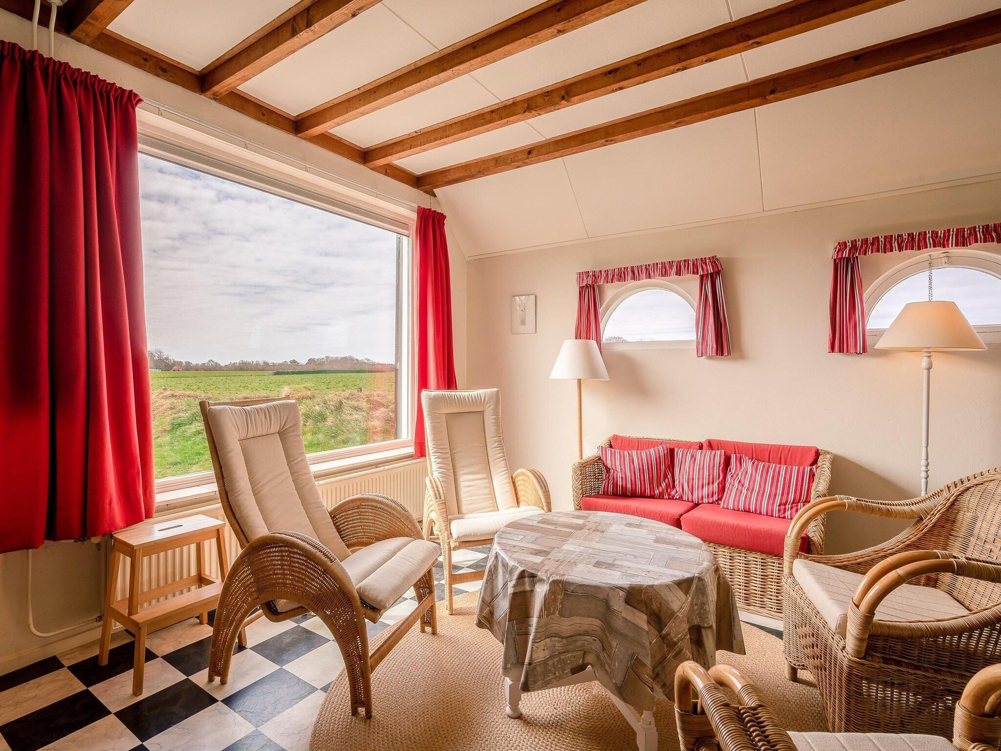 De woonkamer van De Boet Waalenburg in De Koog