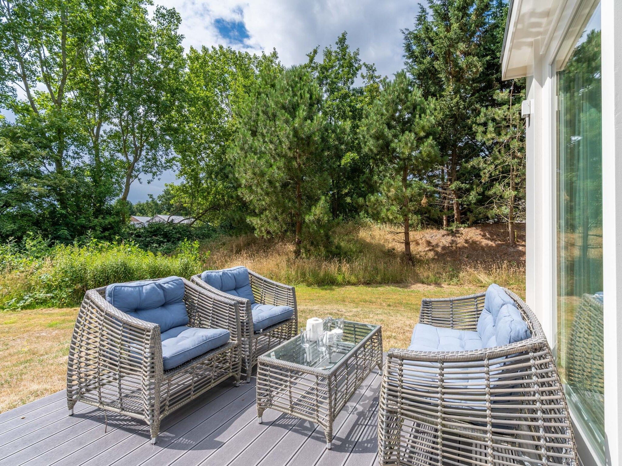 Het terras van Eb & Vloed in De Koog