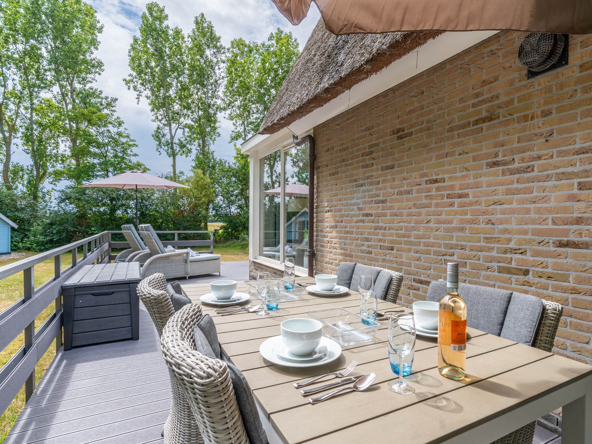 Het terras van Eb & Vloed in De Koog