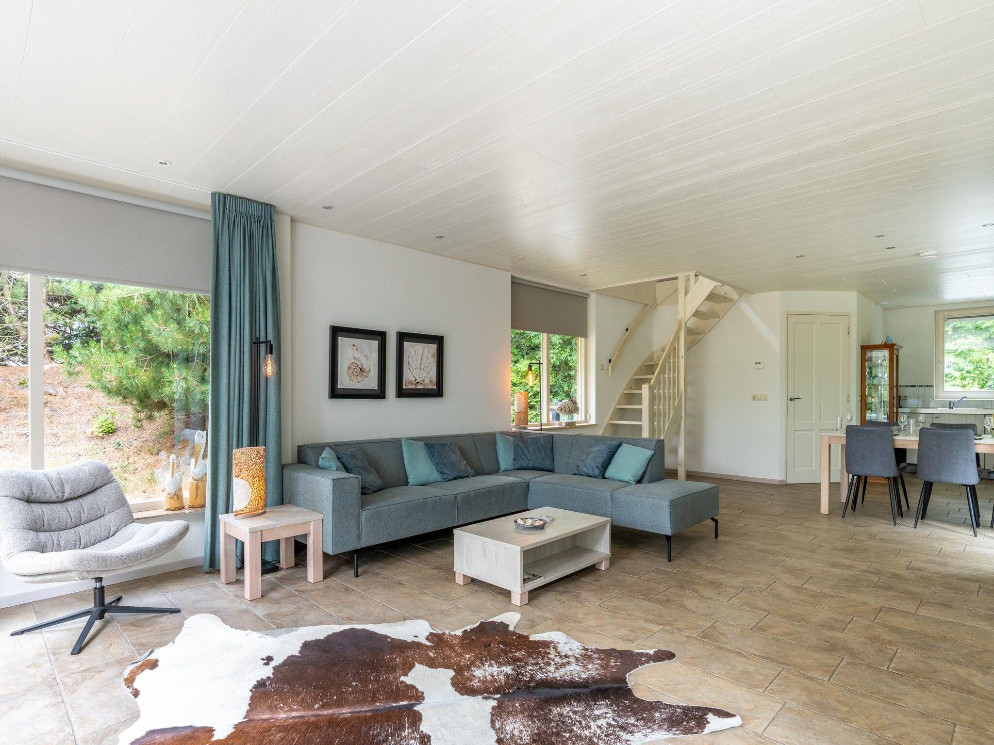 De woonkamer van Eb & Vloed in De Koog