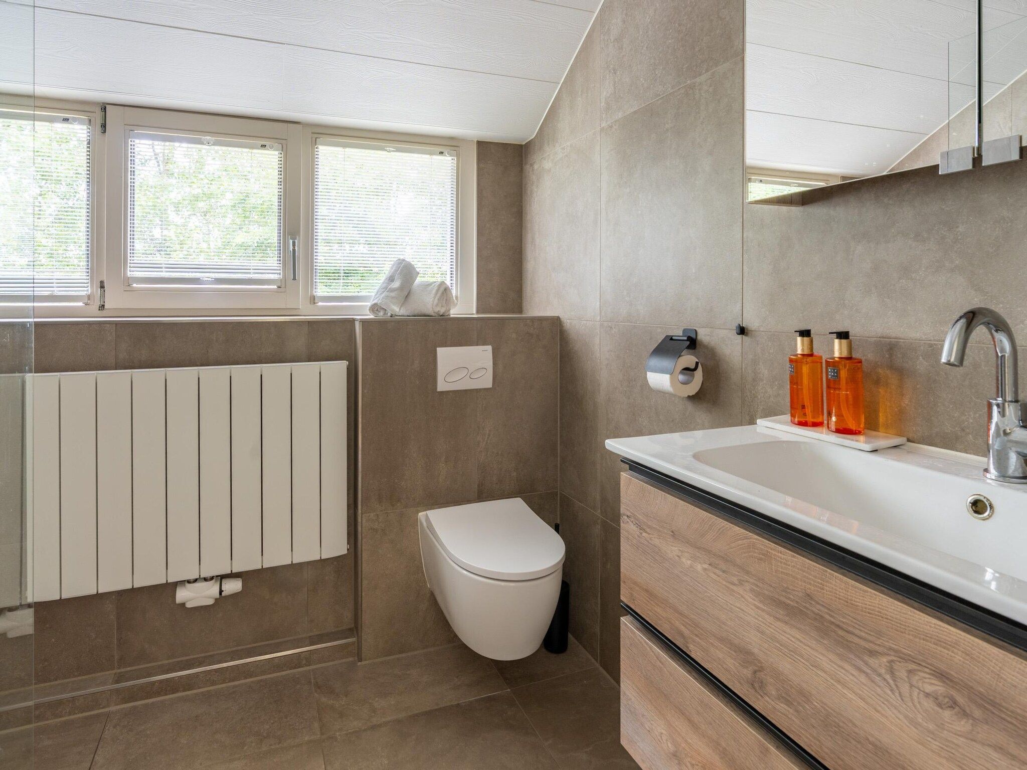 De badkamer van Eb & Vloed in De Koog