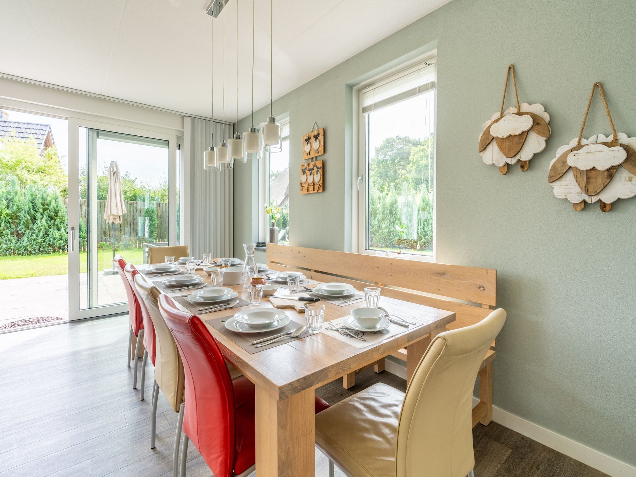 De eetkamer van Hoogelandt 106F in De Koog