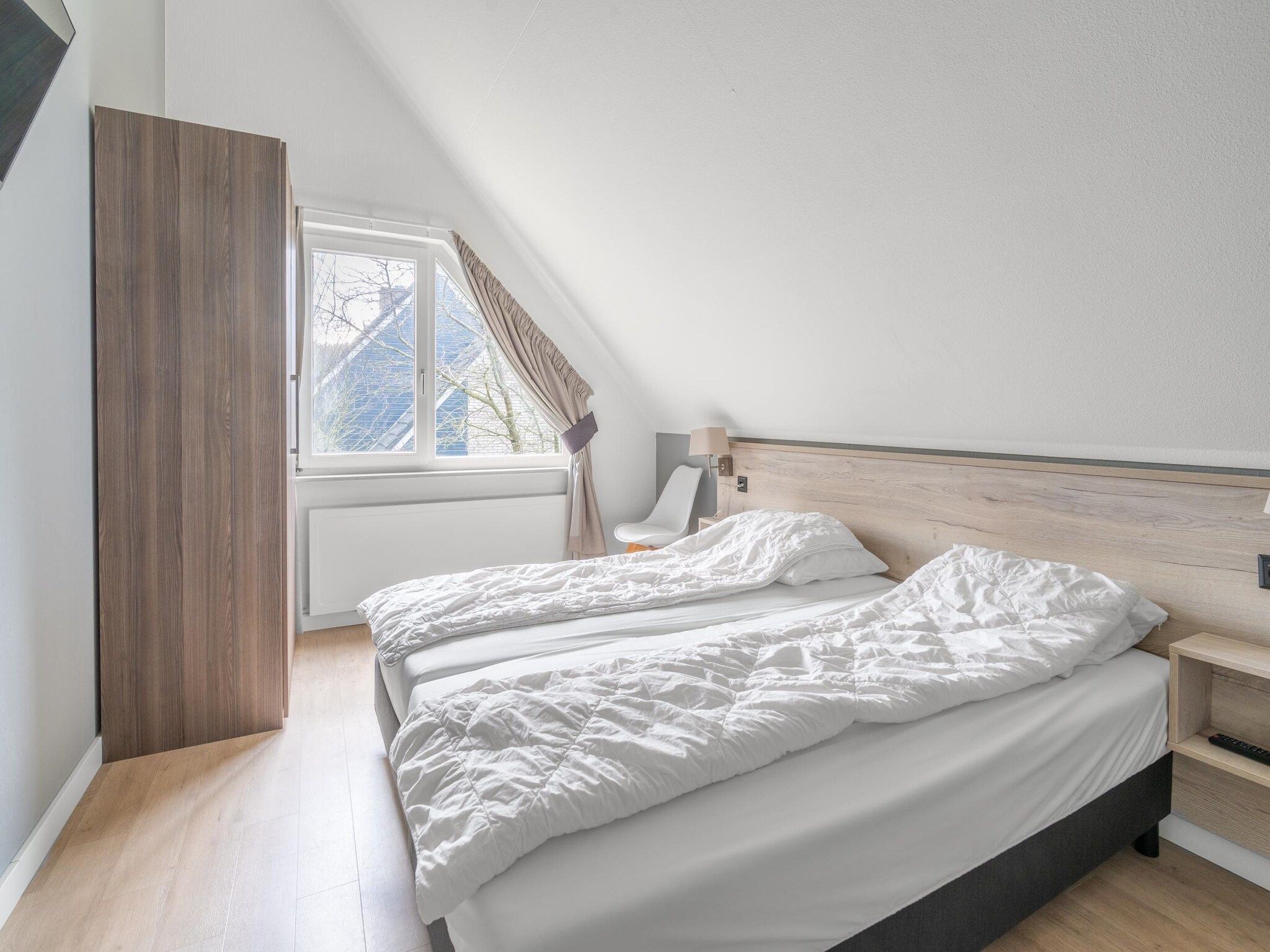 Een slaapkamer van Kamperfoelie 73 in De Koog