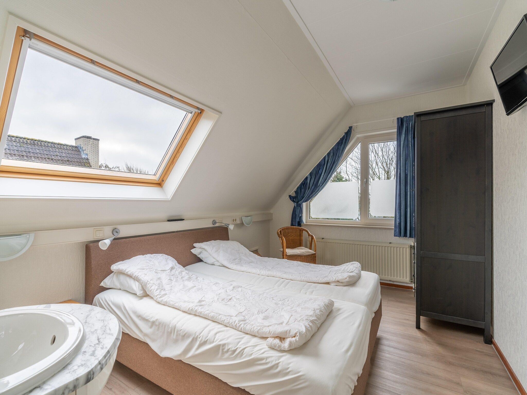 Een slaapkamer van Kamperfoelie 43 in De Koog