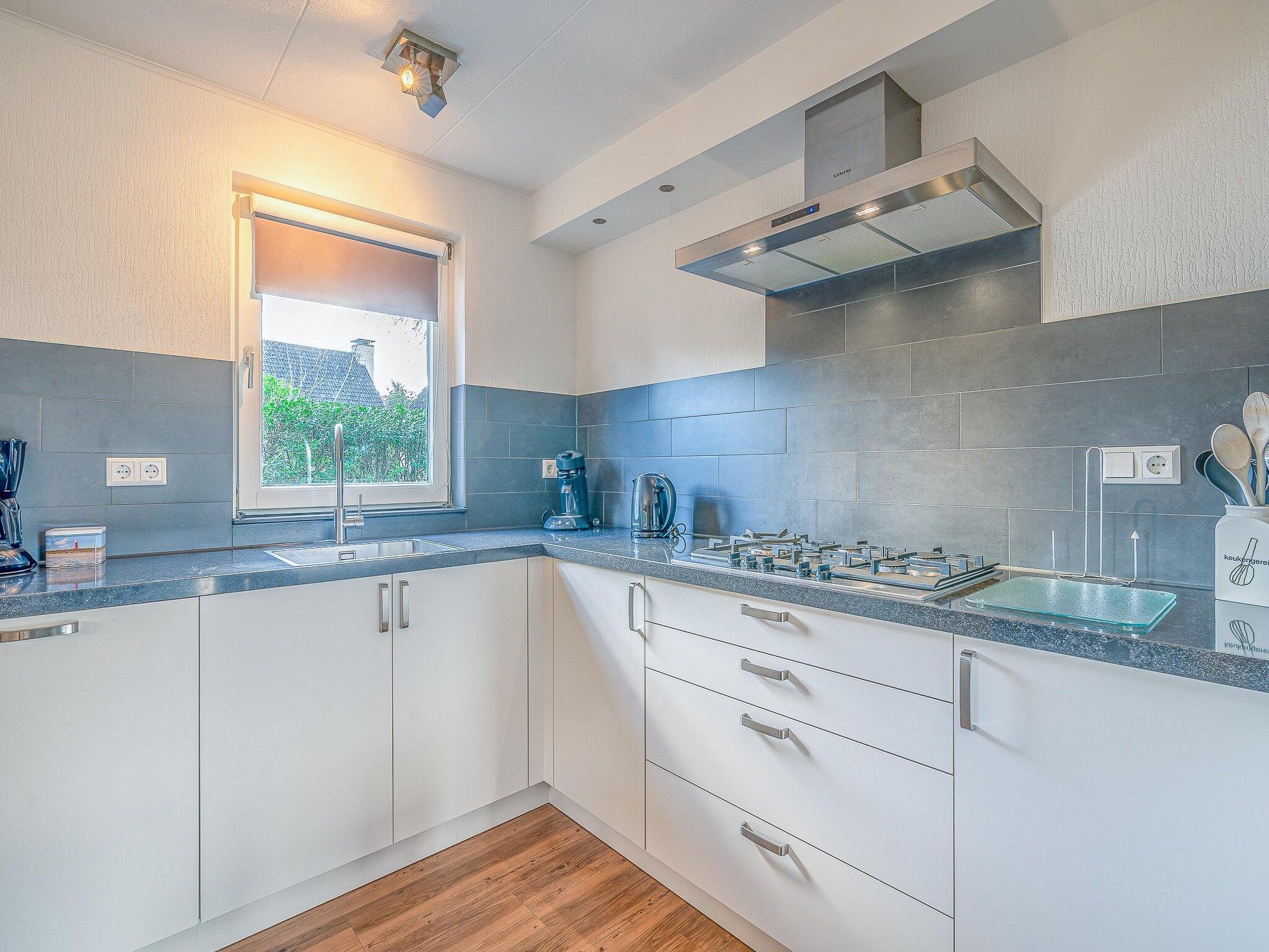 De keuken van Kamperfoelie 55 in De Koog