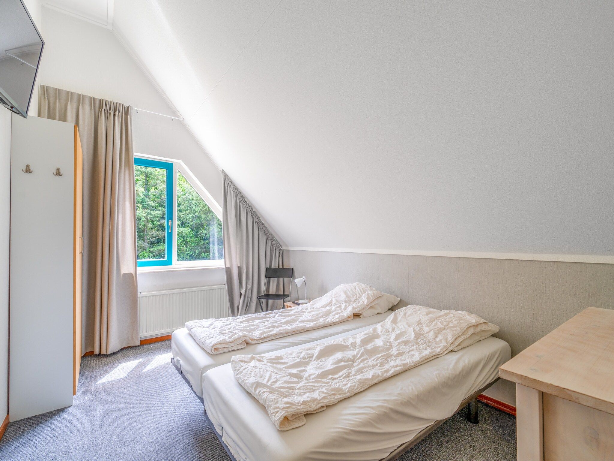 Een slaapkamer van Kamperfoelie 85 in De Koog