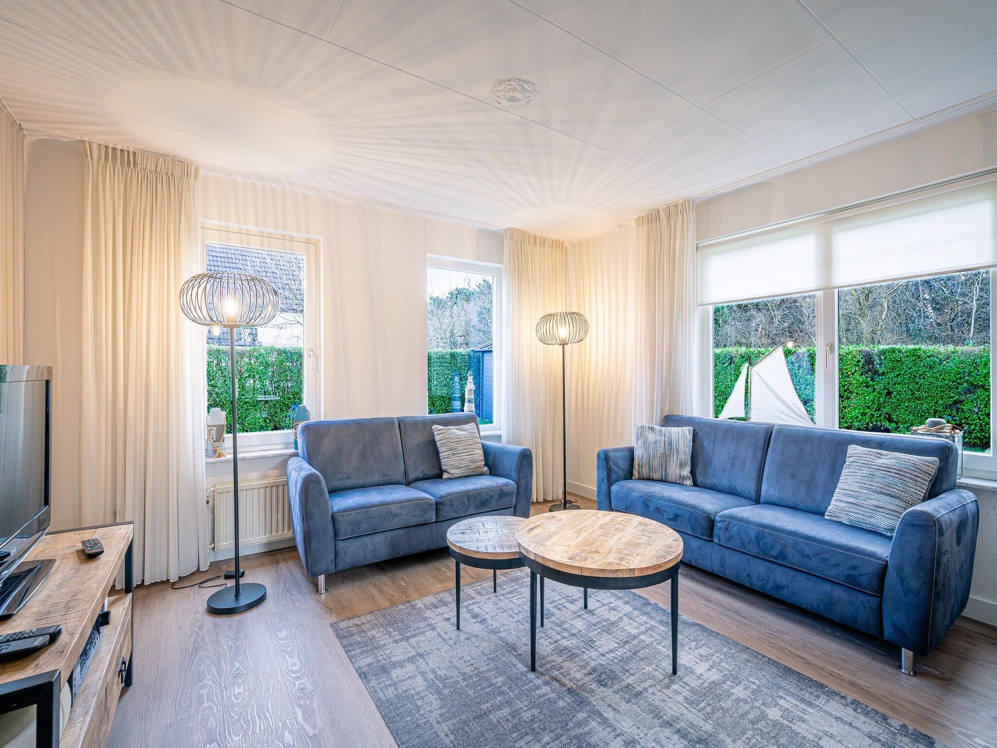 De woonkamer van Kamperfoelie 89 in De Koog