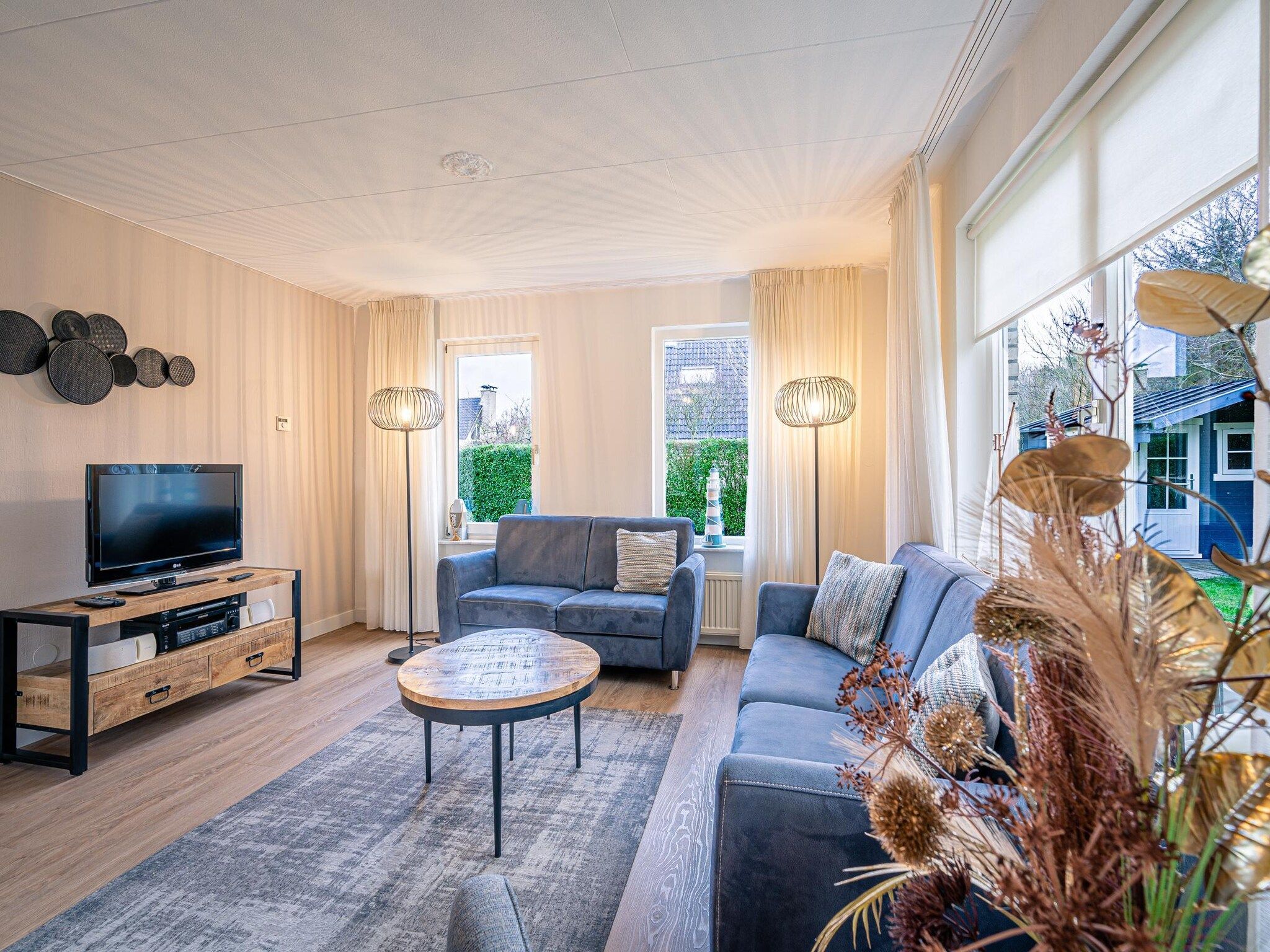 De woonkamer van Kamperfoelie 89 in De Koog