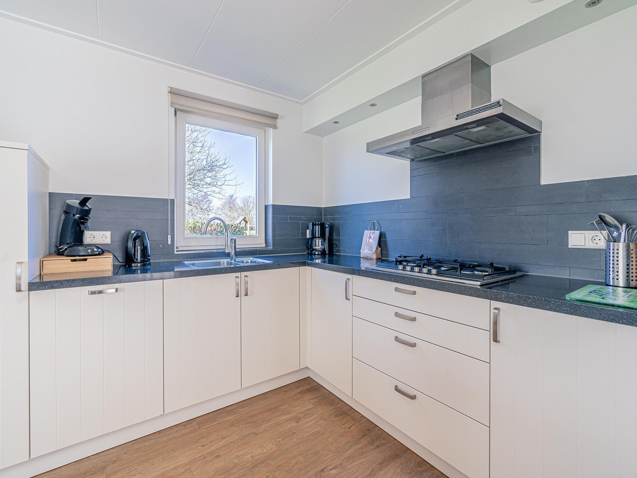 De keuken van Kamperfoelie 95 in De Koog