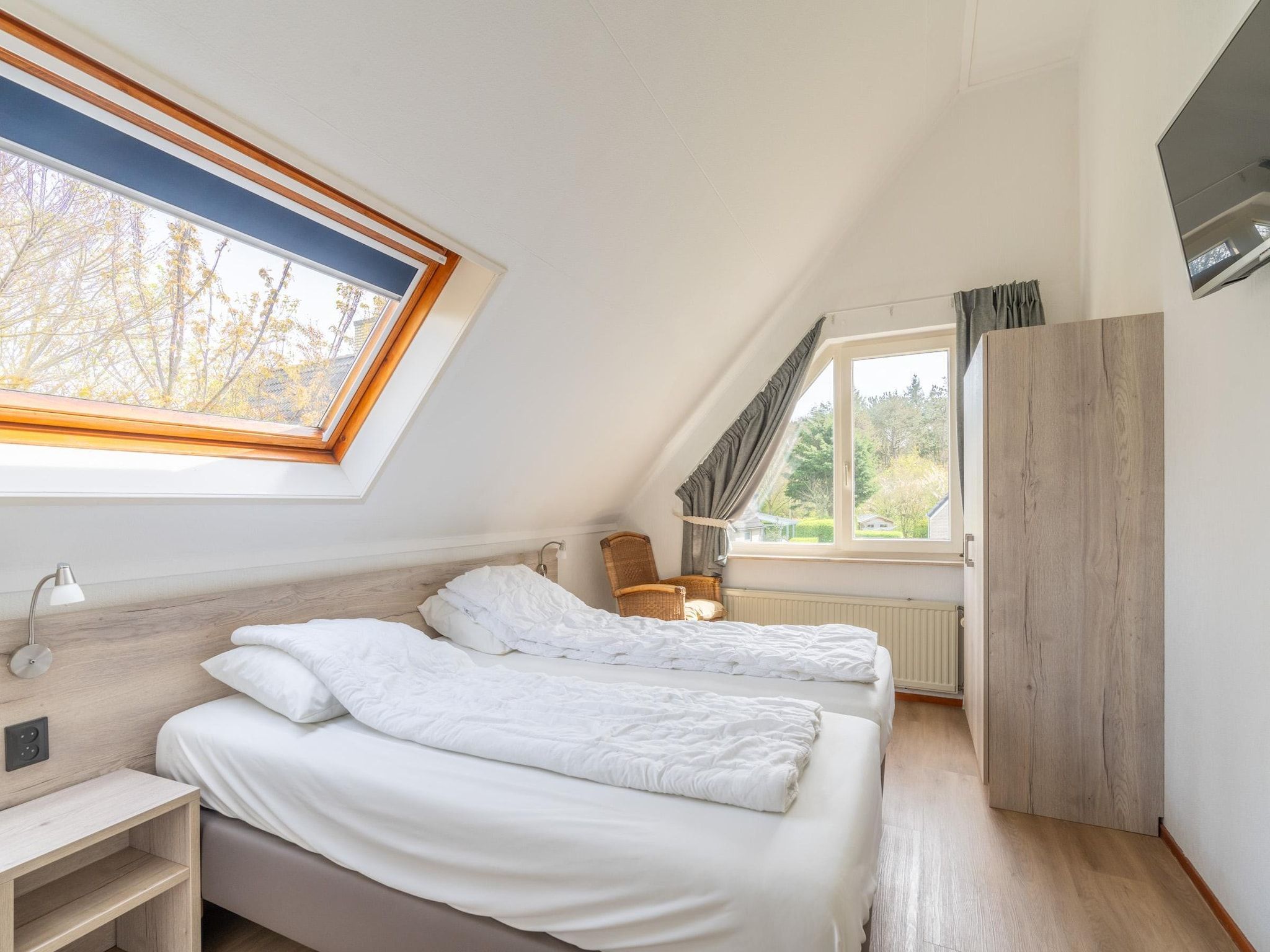 Een slaapkamer van Kamperfoelie 61 in De Koog