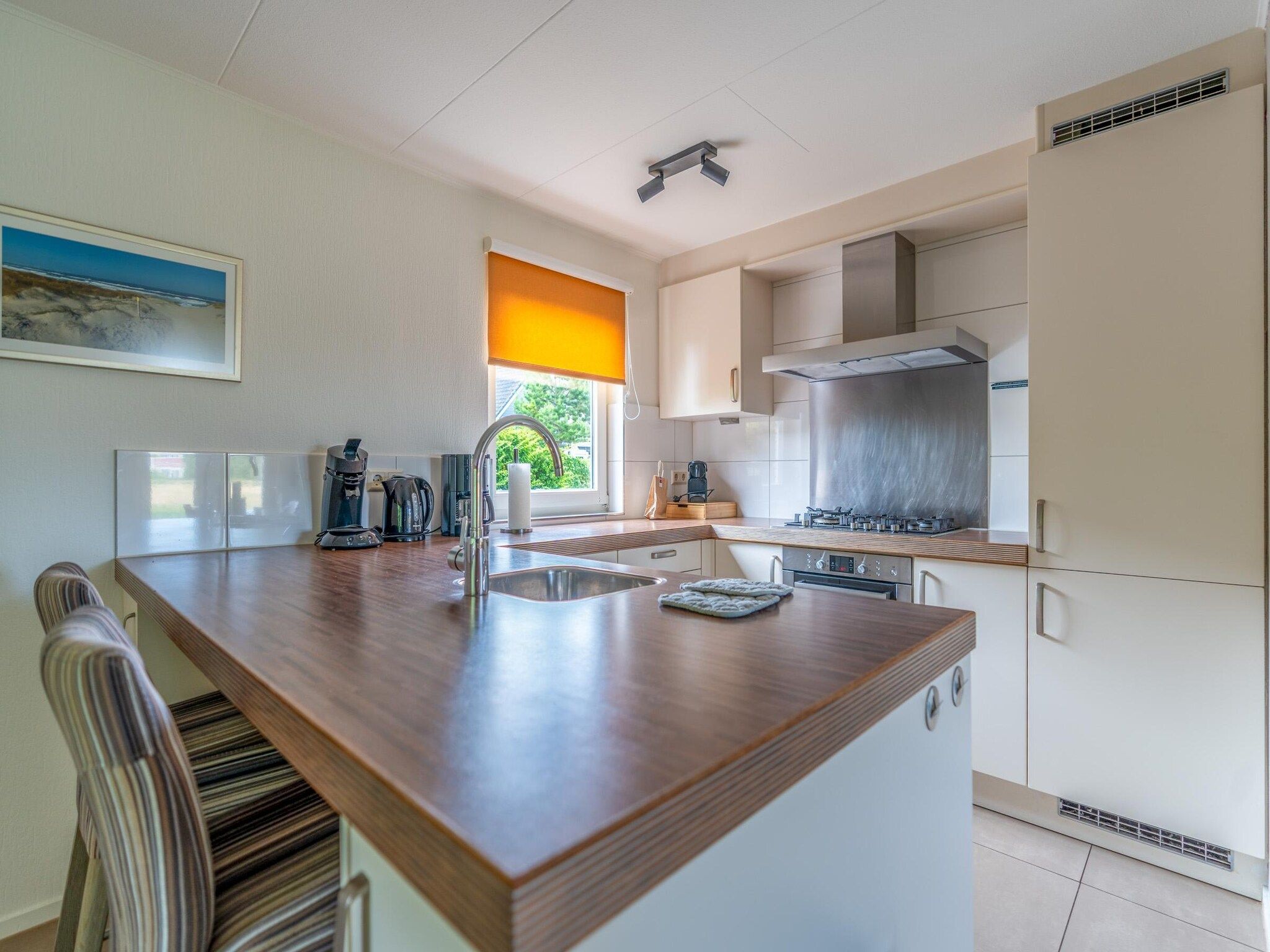 De keuken van Kamperfoelie 69 in De Koog