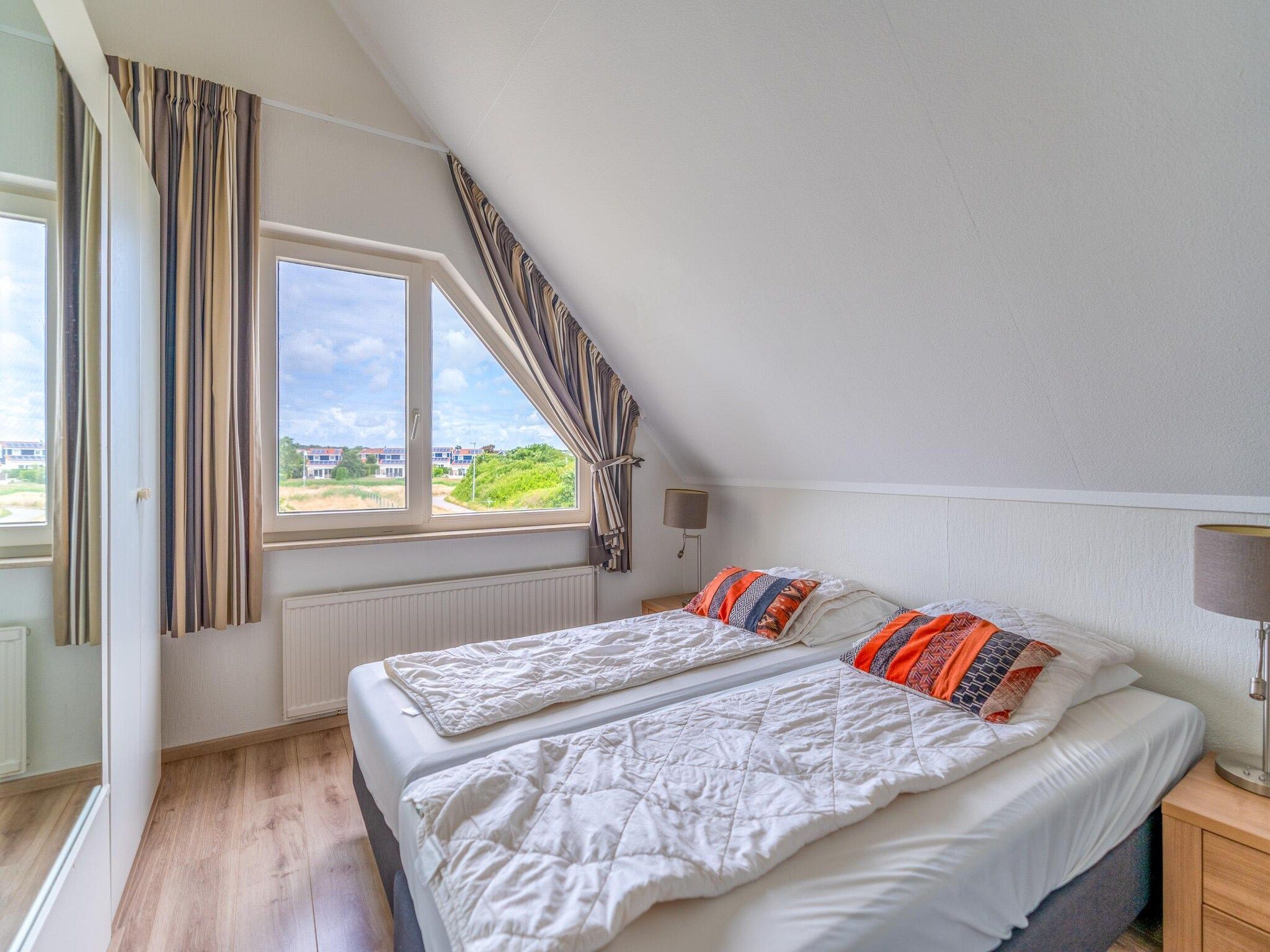 Een slaapkamer van Kamperfoelie 69 in De Koog