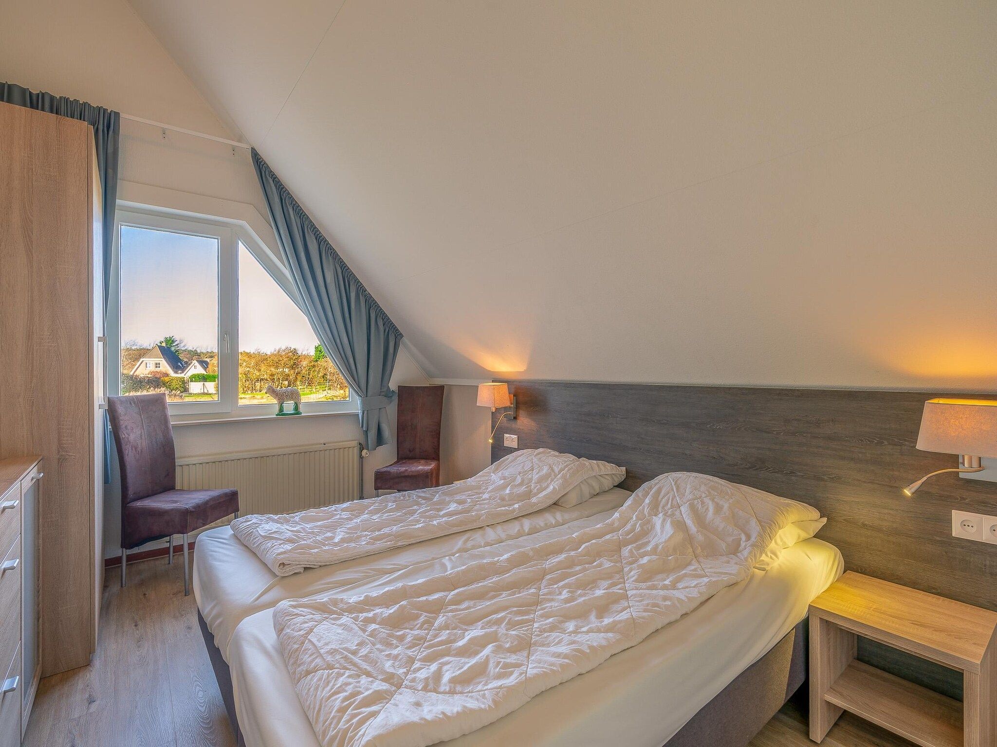 Een slaapkamer van Kamperfoelie 63 in De Koog