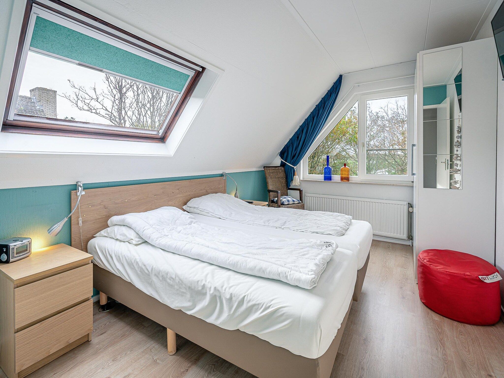 Een slaapkamer van Kamperfoelie 37 in De Koog