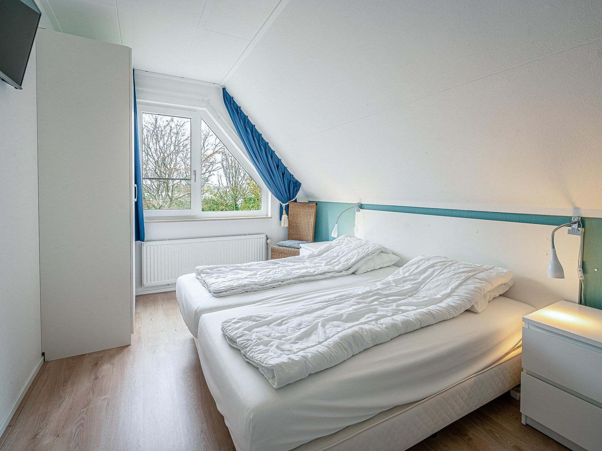 Een slaapkamer van Kamperfoelie 37 in De Koog