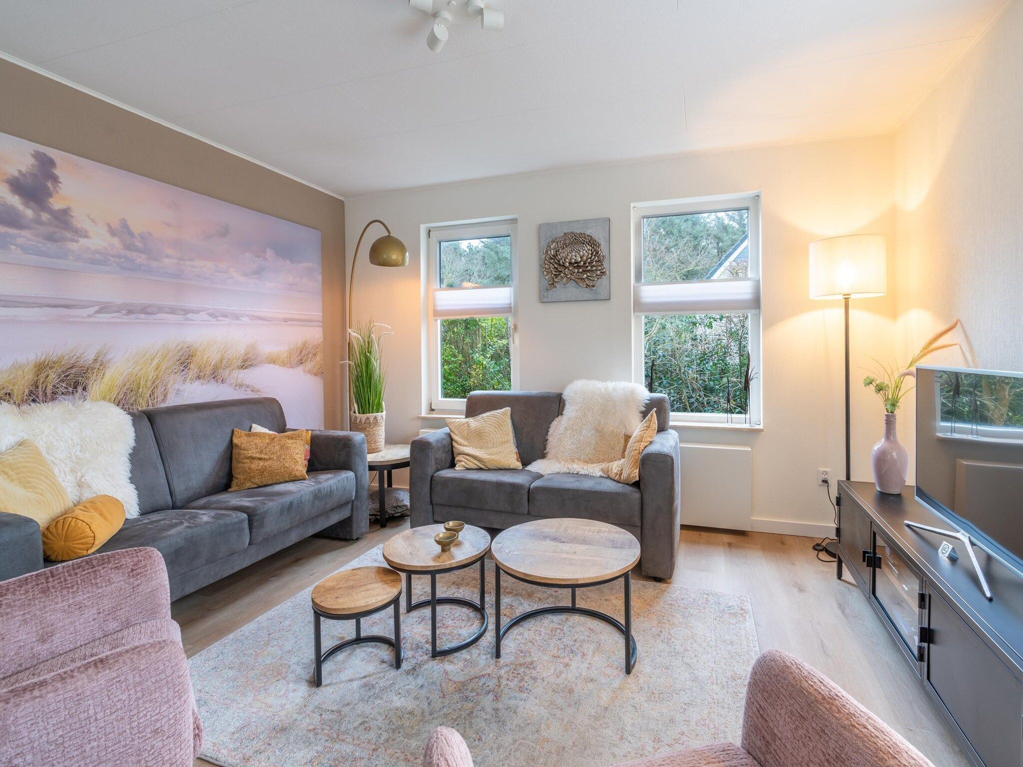 De woonkamer van Kamperfoelie 33 in De Koog