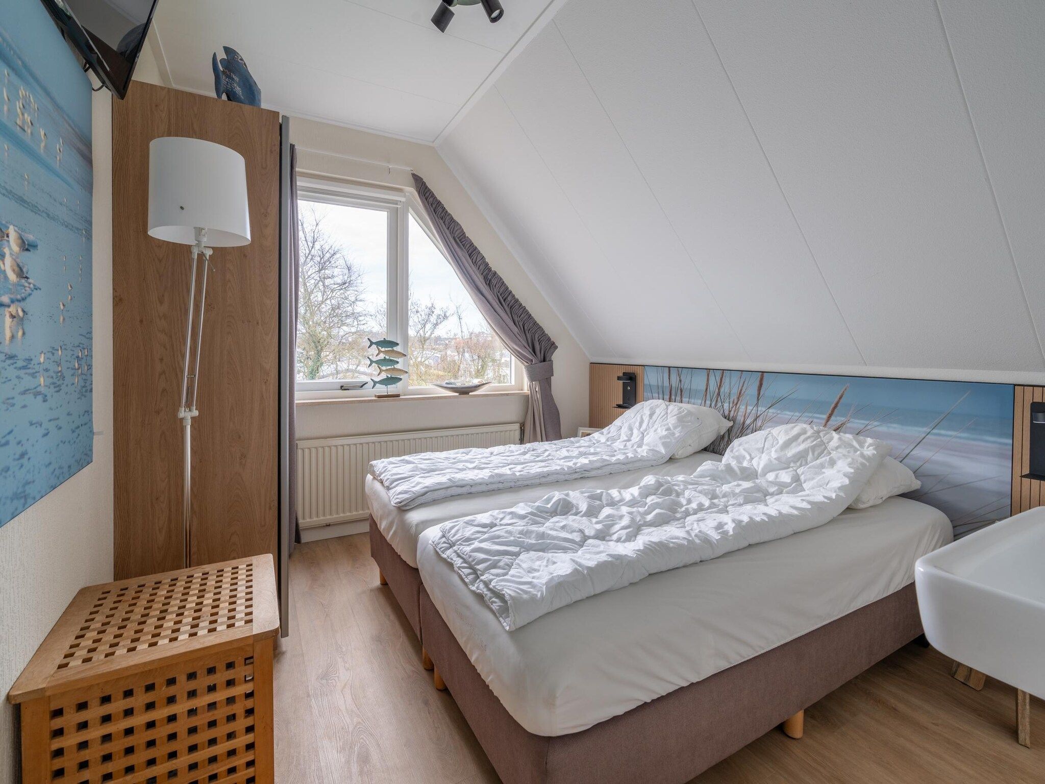 Een slaapkamer van Kamperfoelie 33 in De Koog