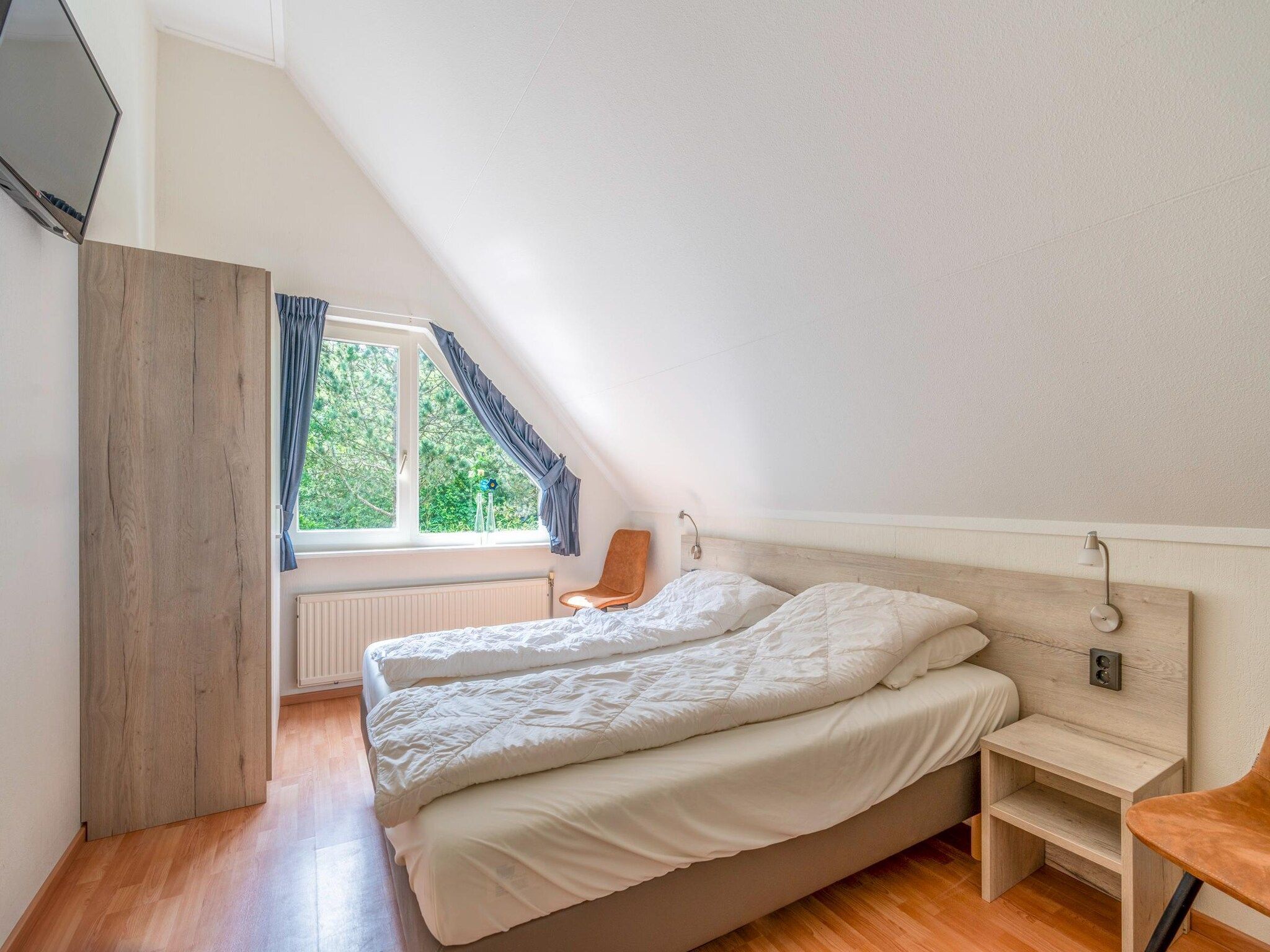 Een slaapkamer van Kamperfoelie 27 in De Koog