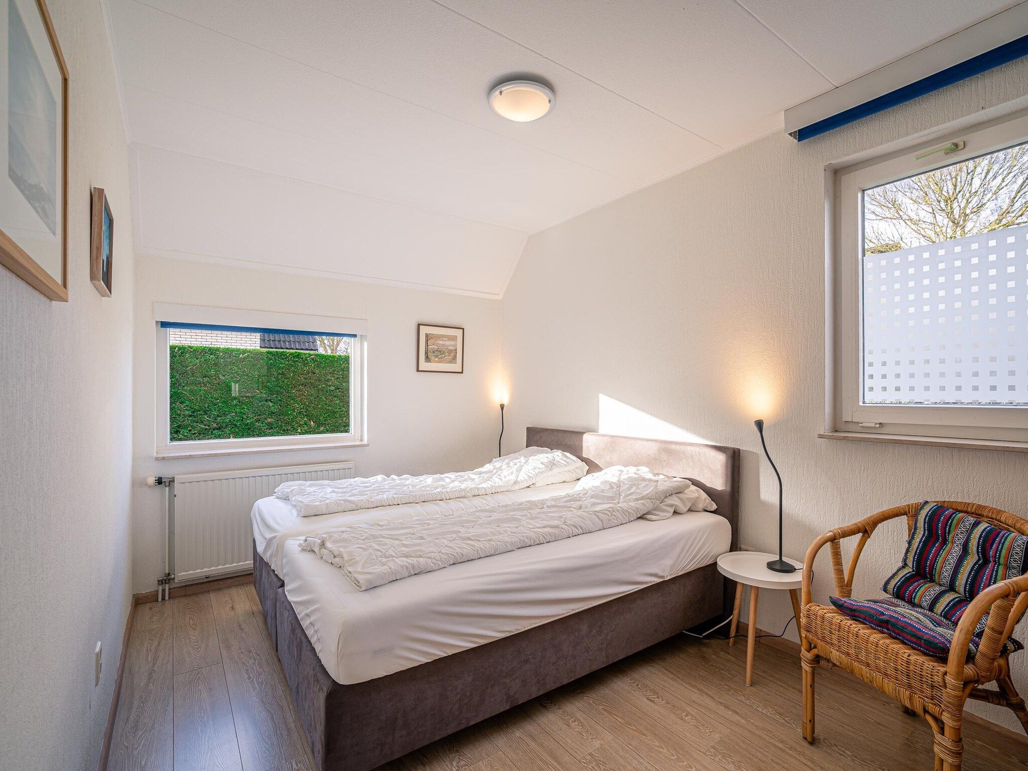 Een slaapkamer van Kamperfoelie 29 in De Koog